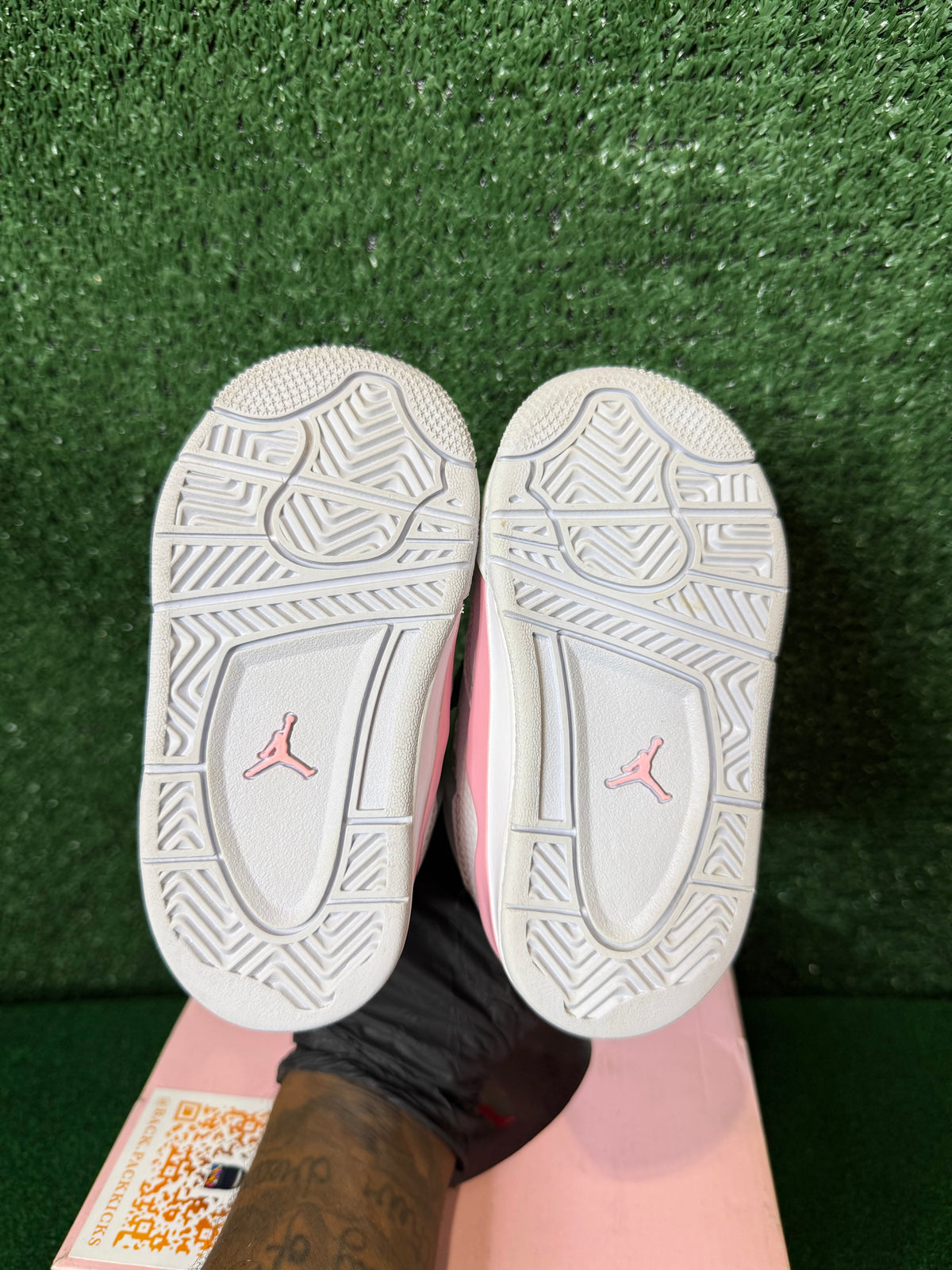 Jordan 4 retro “valentine’s day” (2026) (td)