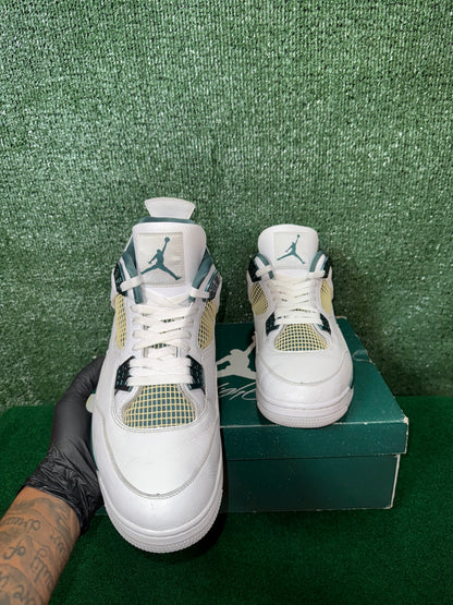 Jordan 4 Retro Oxidized Green Preowned & Yellowed On The Cages ￼