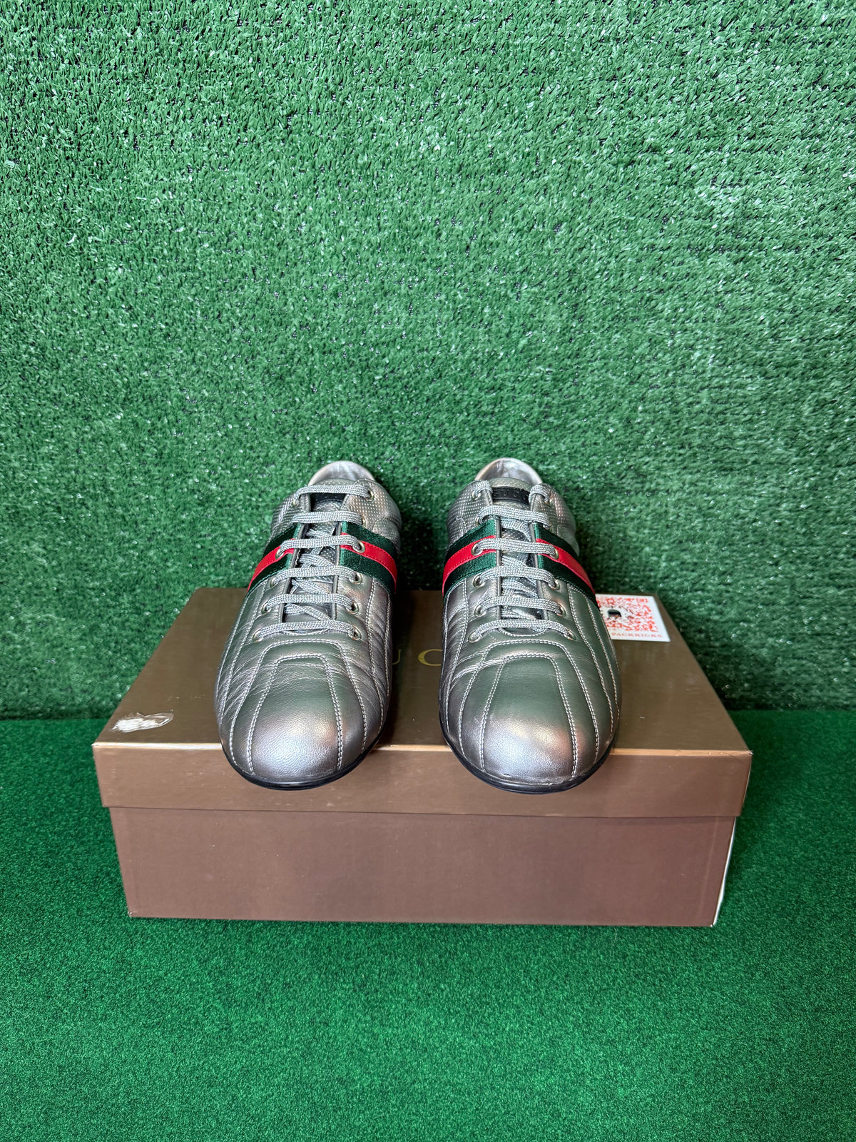 Gucci metallic silver leather low-top sneakers