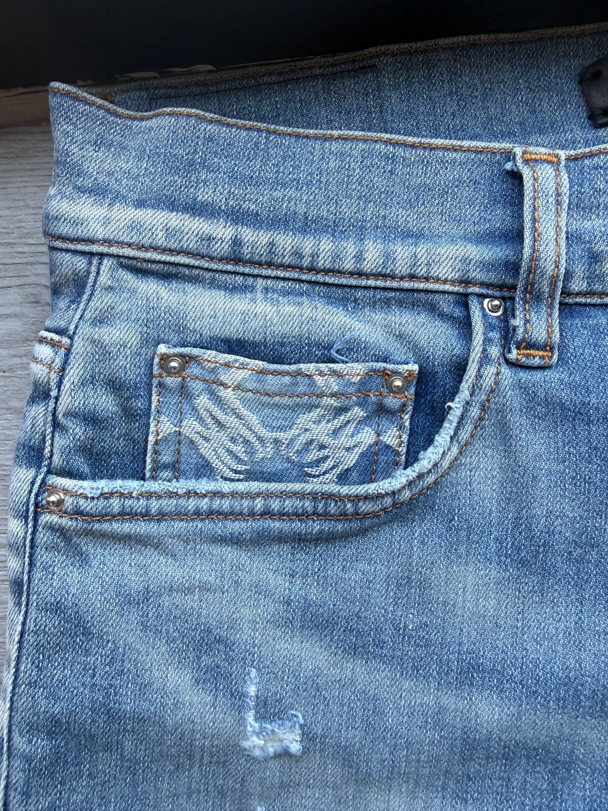 Amiri denim jeans/ Amiri embroidered