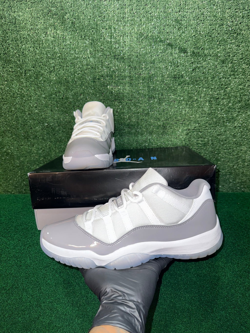 Jordan 11 Retro Low Cement Grey