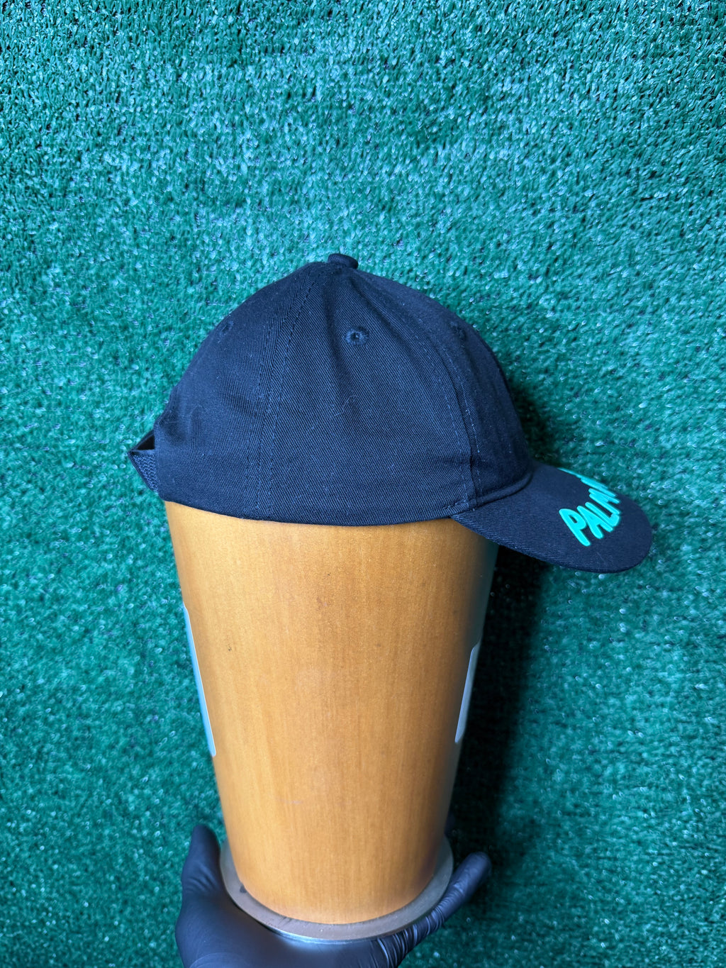 Palm angels kids seasonal logo cap in ‘black/green’ fluorescent