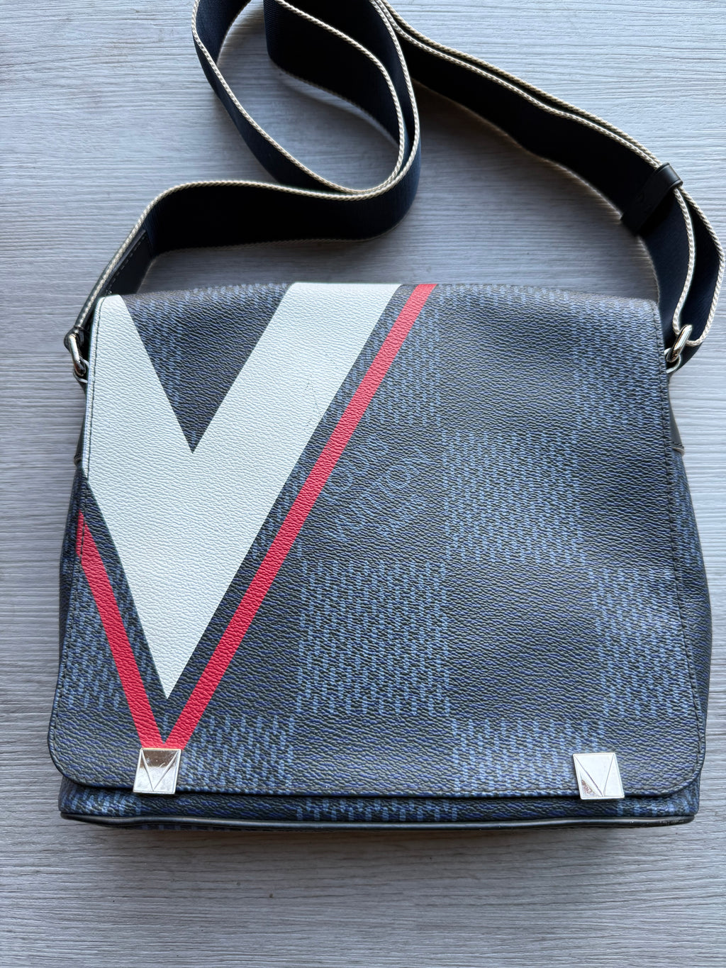 Louis Vuitton district pm 2017 America’s cup (Damien cobalt latitude)