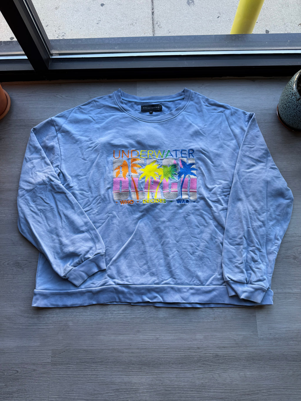 Who decides war “underwater beach” embroidered crewneck sweatshirt