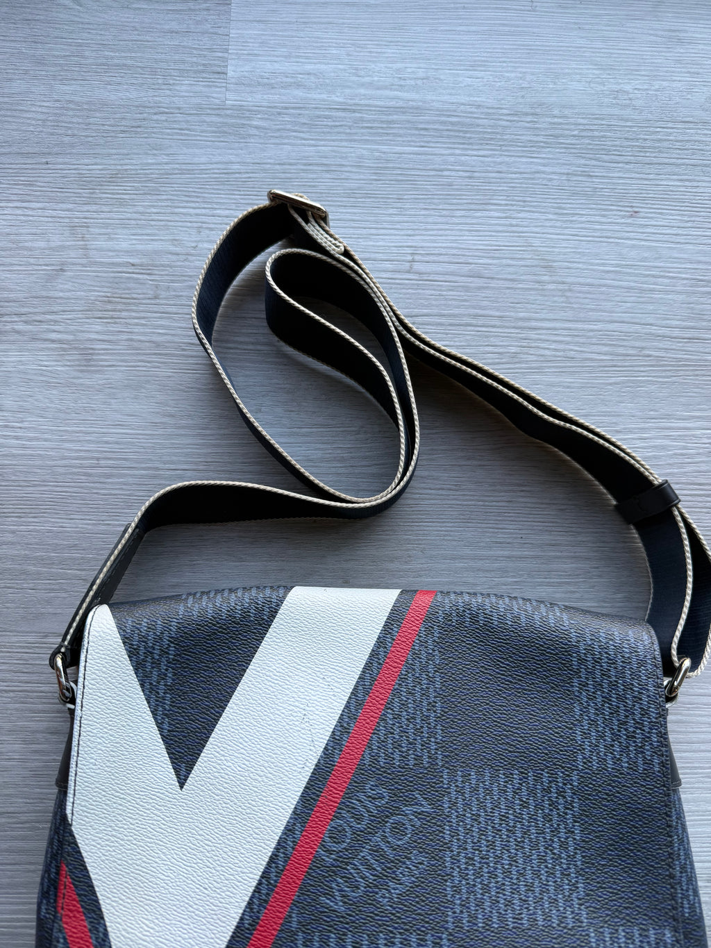 Louis Vuitton district pm 2017 America’s cup (Damien cobalt latitude)