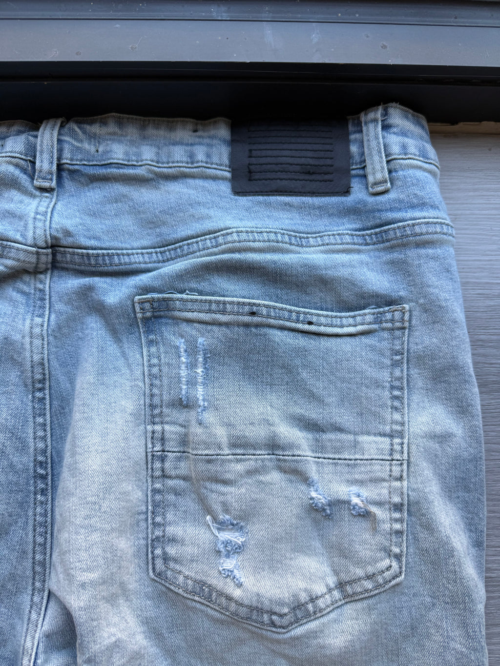 serenade Distressed blue jeans