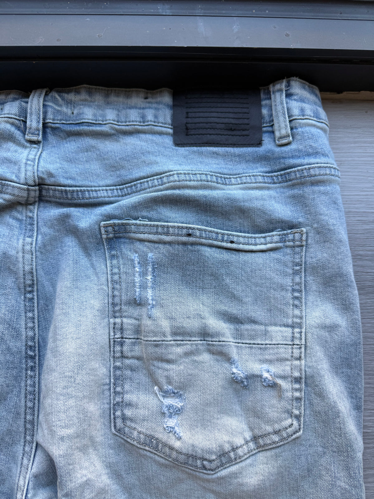 serenade Distressed blue jeans