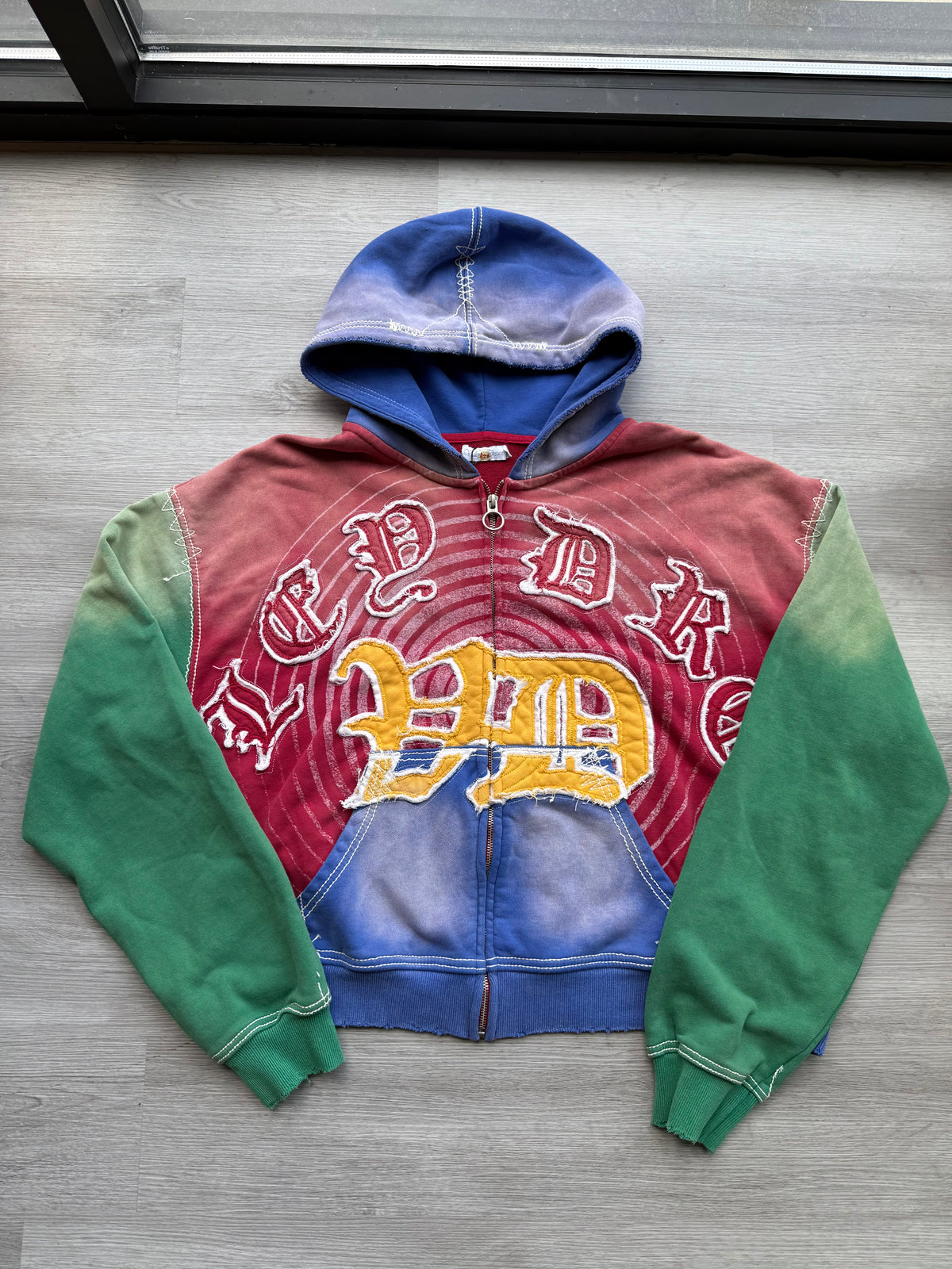 Vale forever looney tunes zip up hoodie