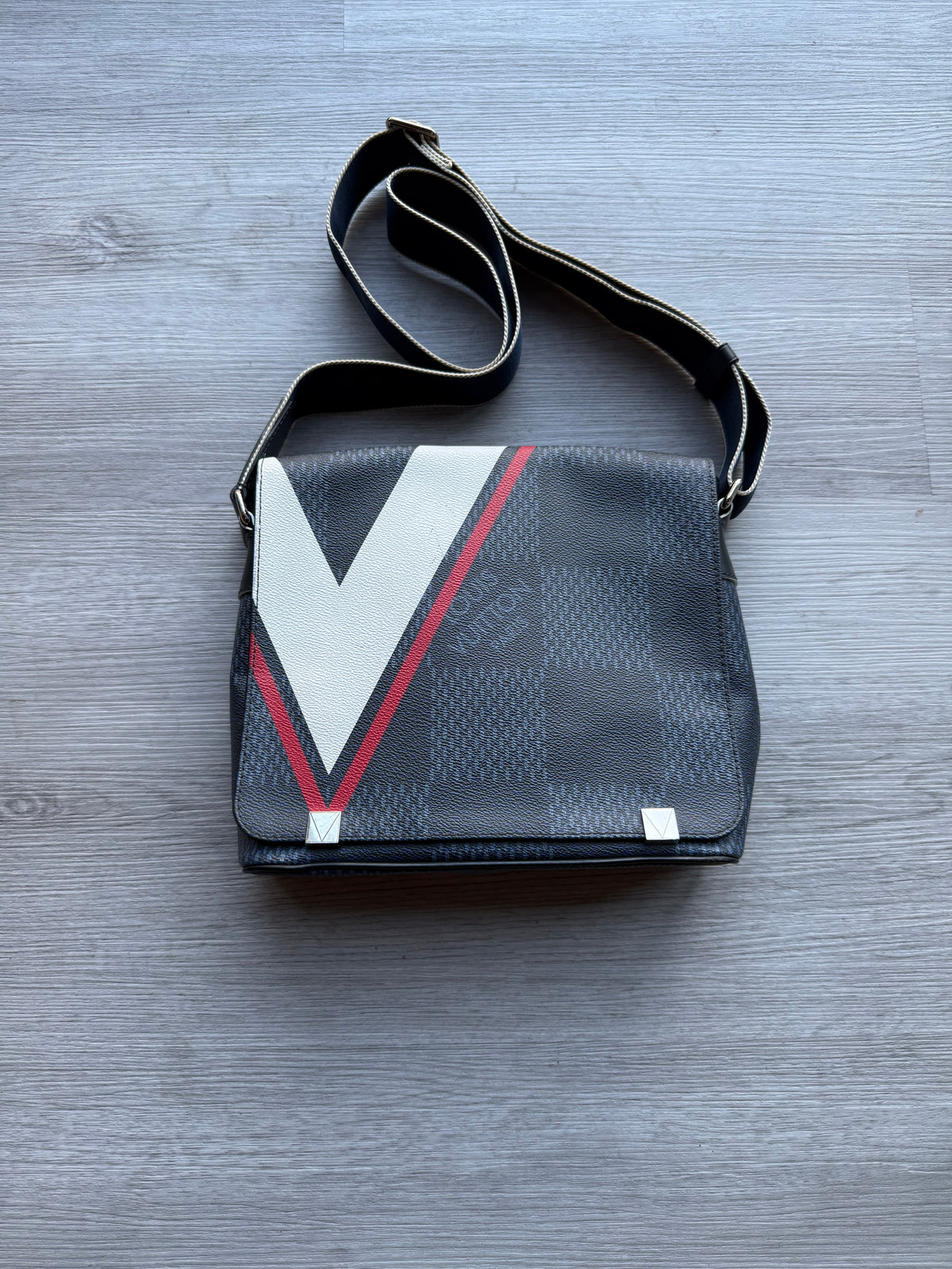Louis Vuitton district pm 2017 America’s cup (Damien cobalt latitude)