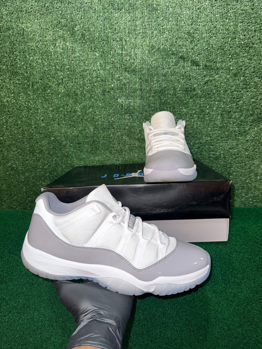 Jordan 11 Retro Low Cement Grey