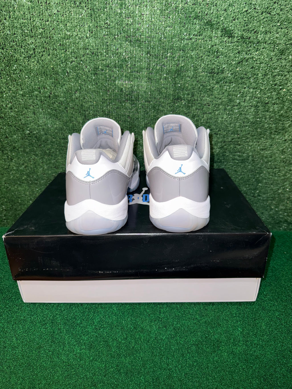 Jordan 11 Retro Low Cement Grey