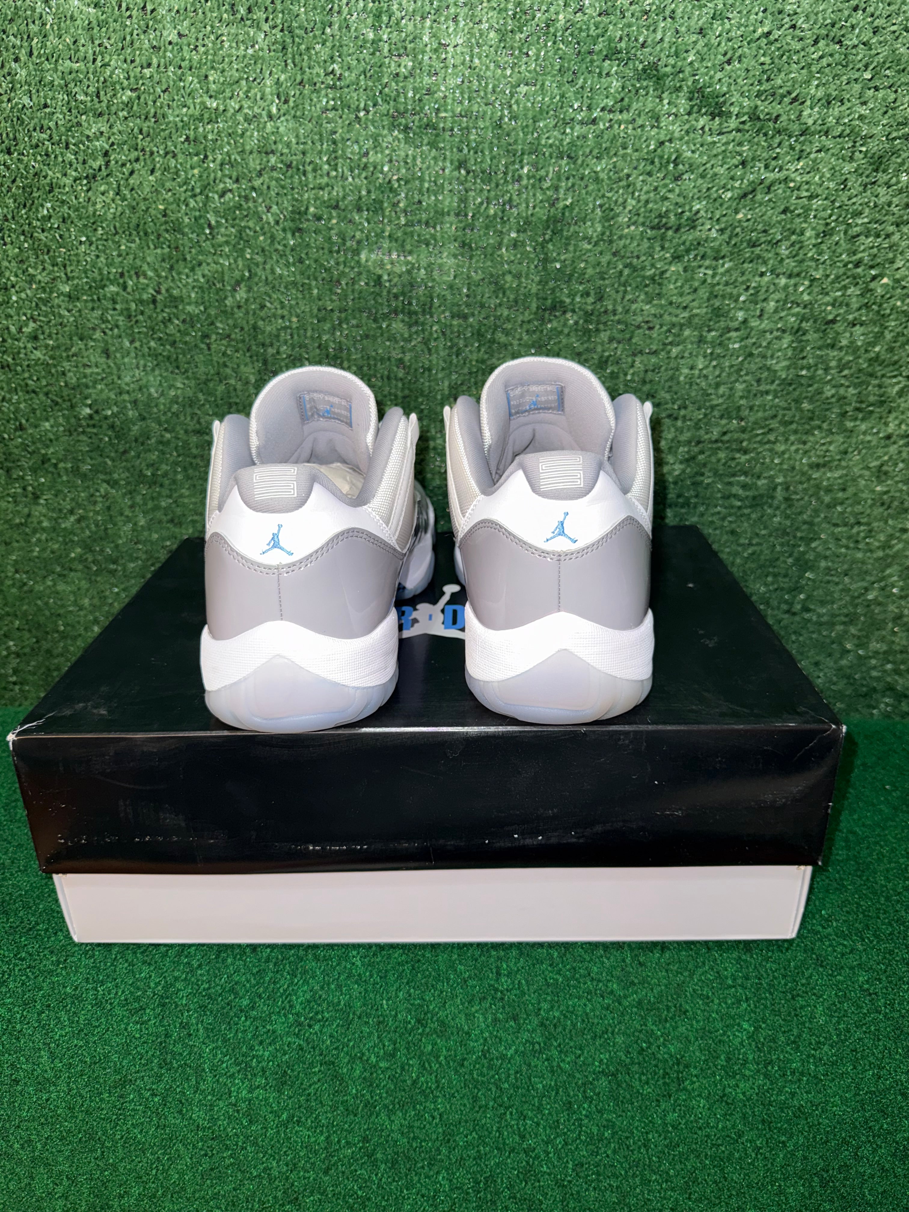Jordan 11 Retro Low Cement Grey