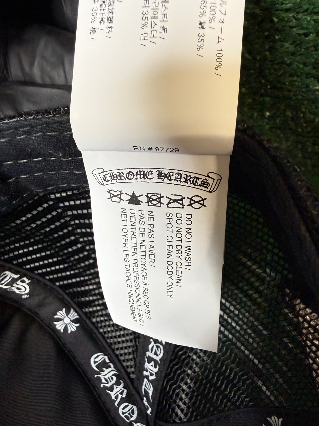 CHROME HEARTS WHITE CEMETERY CROSS CH TRUCKER HAT BLACK