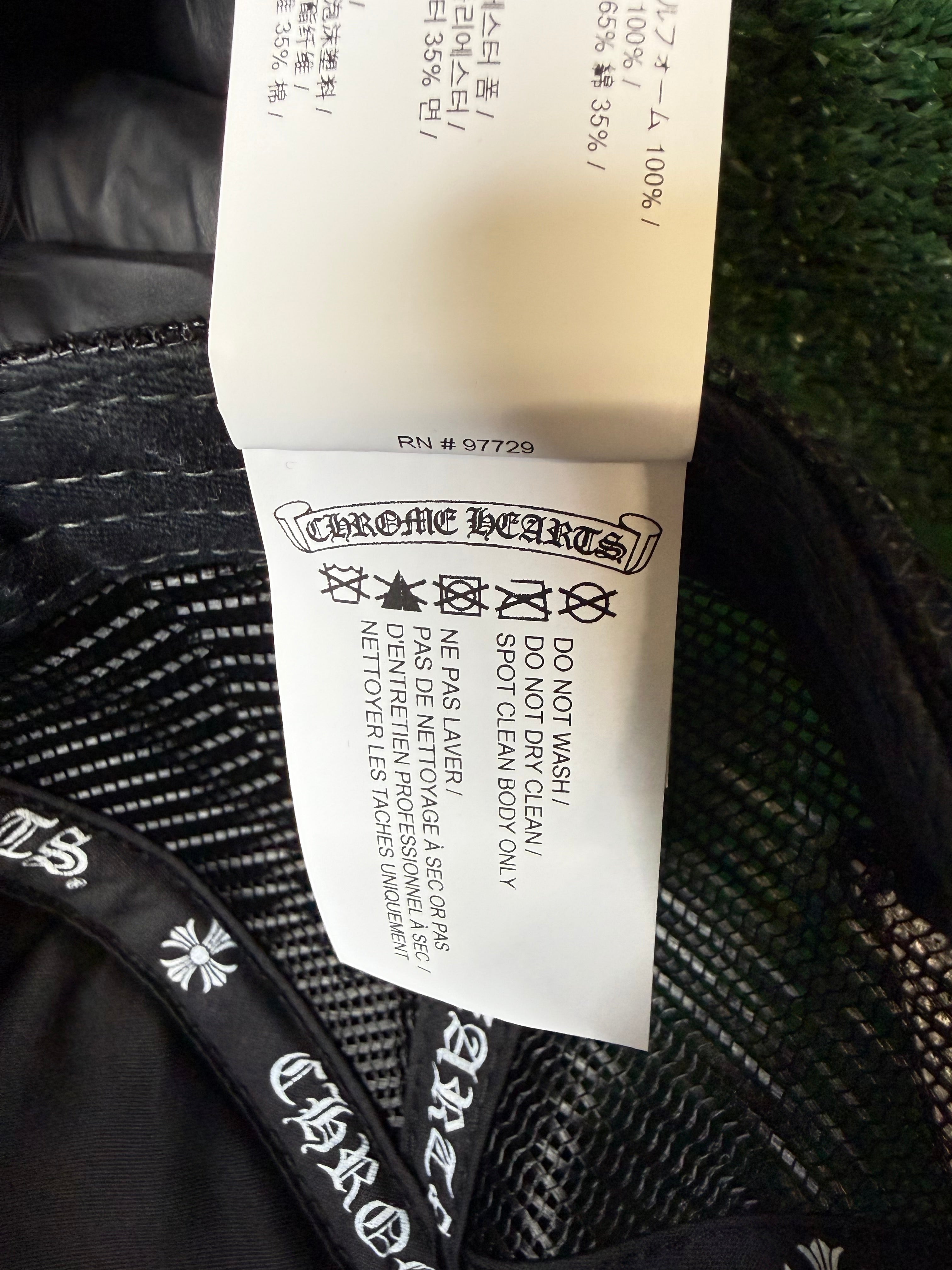 CHROME HEARTS WHITE CEMETERY CROSS CH TRUCKER HAT BLACK