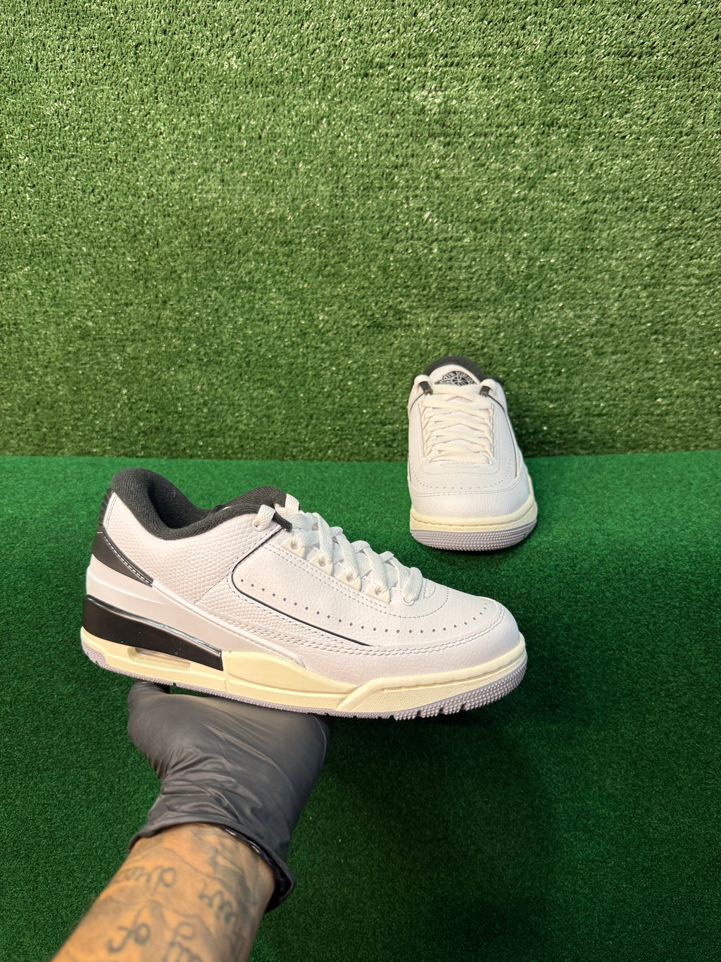 JORDAN 2/3 WHITE BLACK
