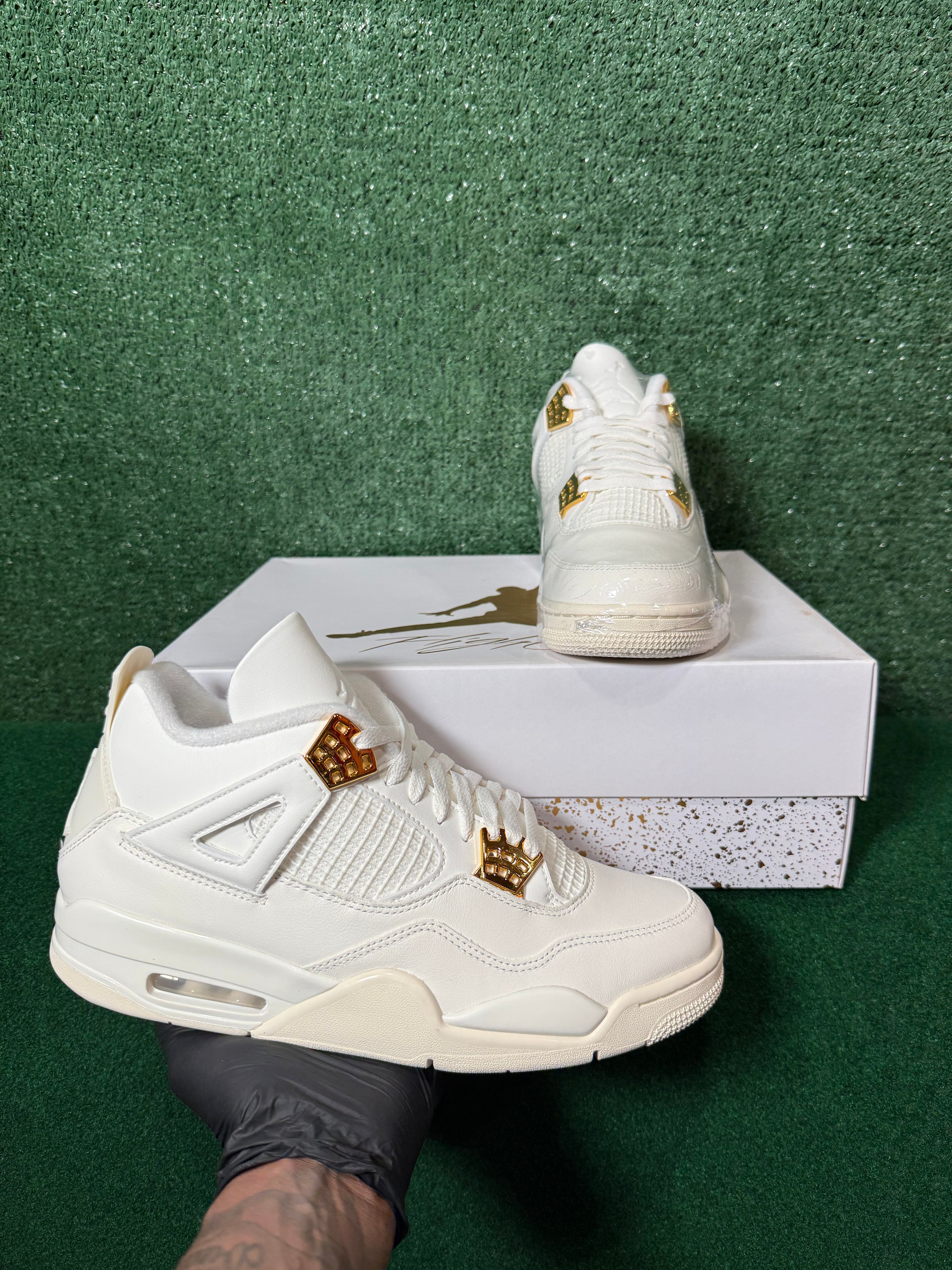 JORDAN 4 RETRO METALLIC GOLD (WOMEN’S)