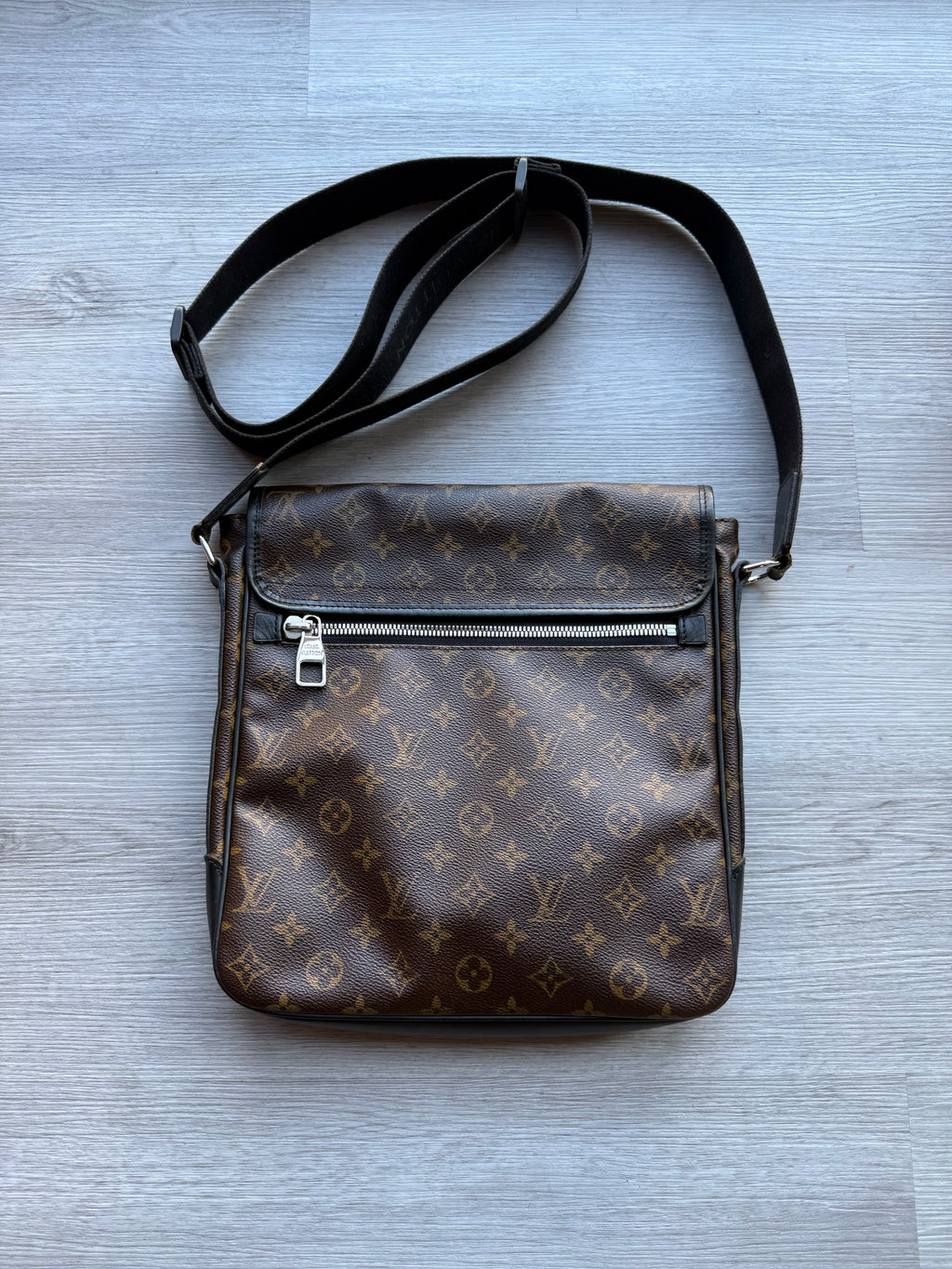 Louis Vuitton monogram macassar bass mm crossbody bag ‘2010’