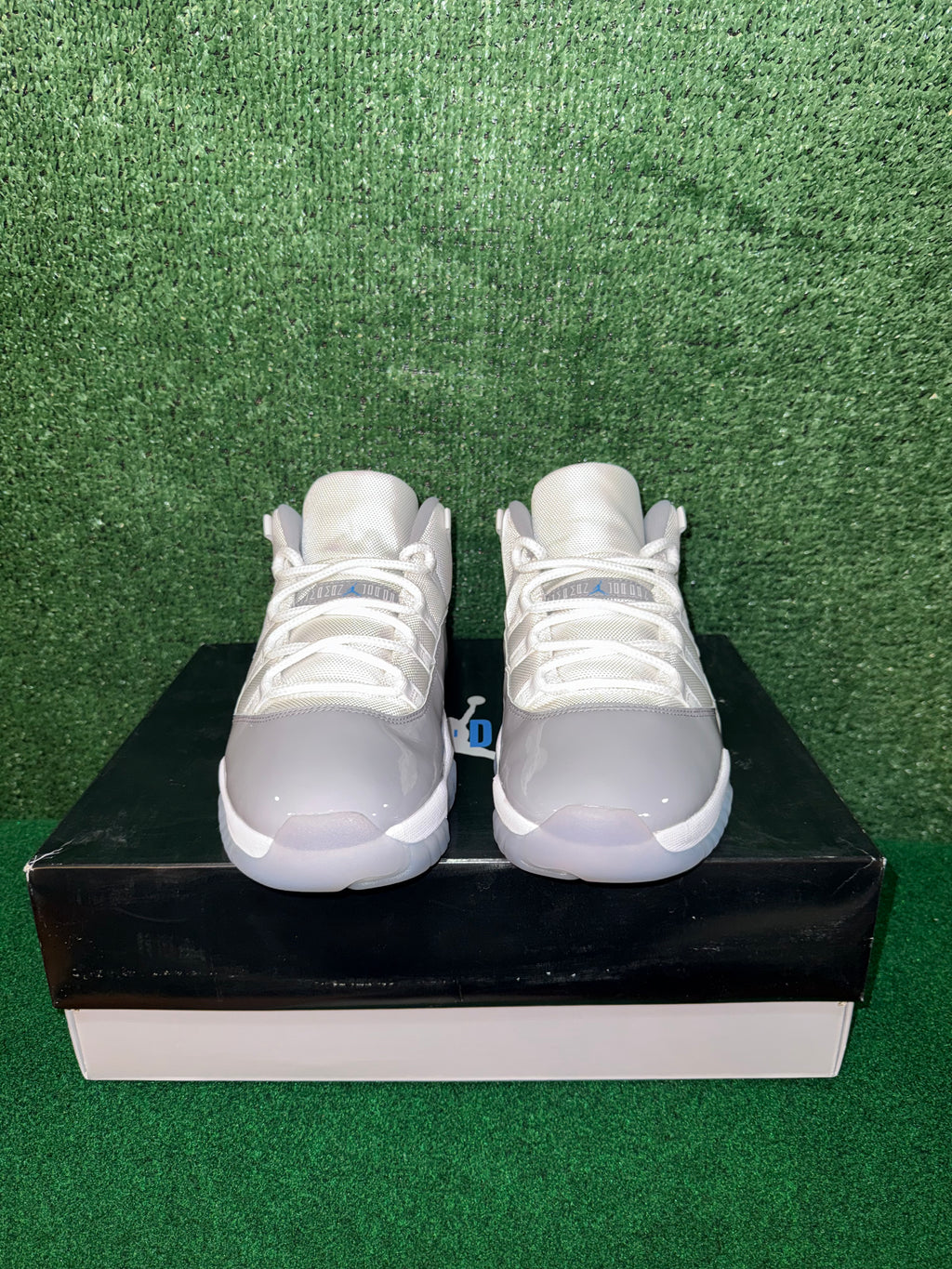 Jordan 11 Retro Low Cement Grey