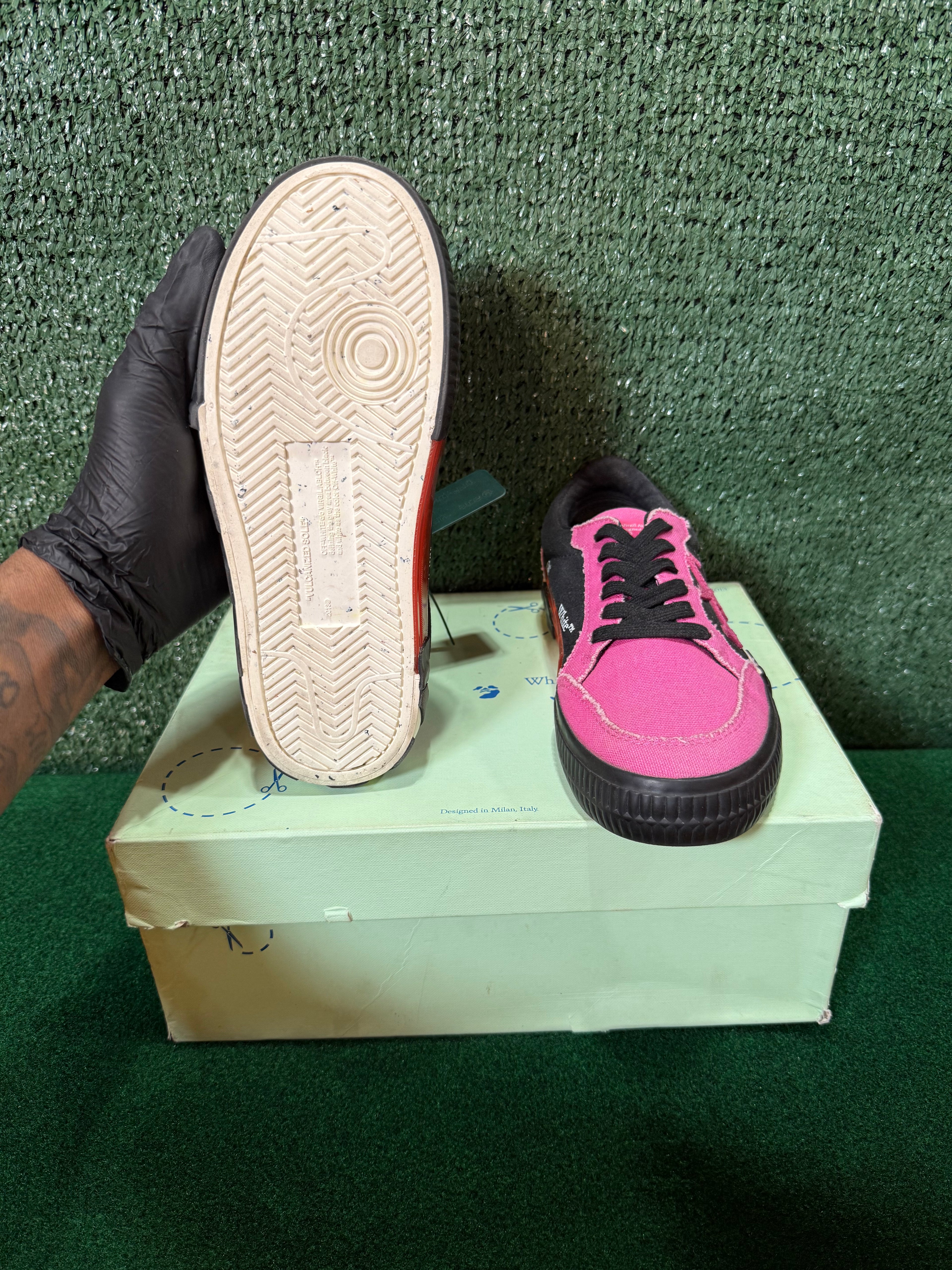 Off-White Wmns Vulc ‘Fuchsia Black’ (2022)