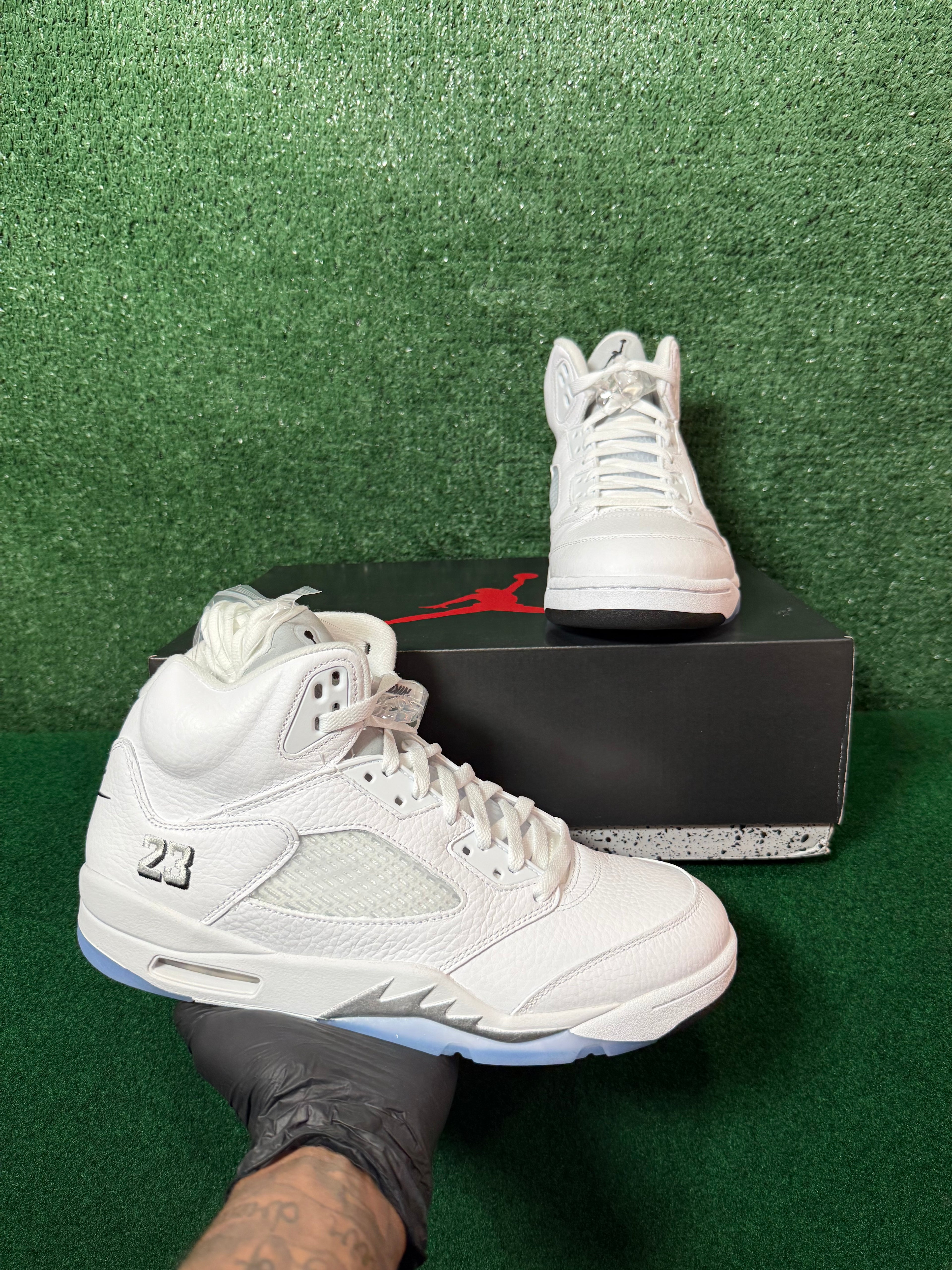 JORDAN 5 RETRO WHITE METALLIC (2026)