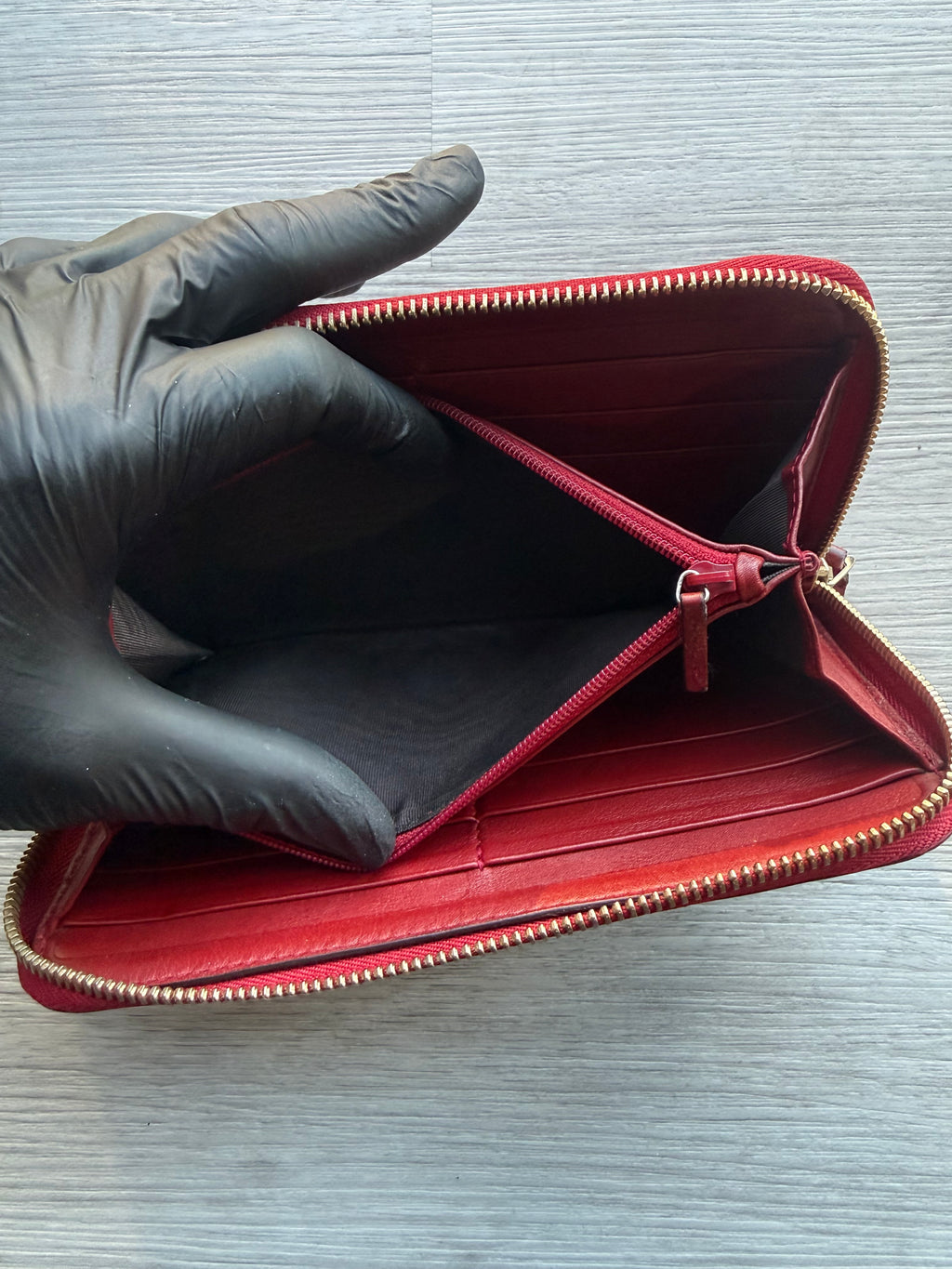 Gucci micro guccissima red gucci gg zip clutch