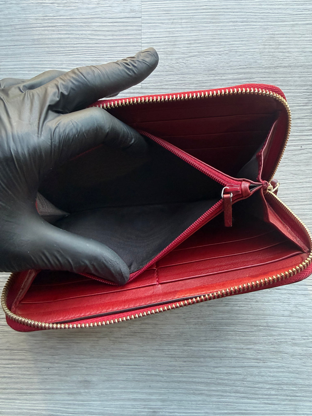 Gucci micro guccissima red gucci gg zip clutch