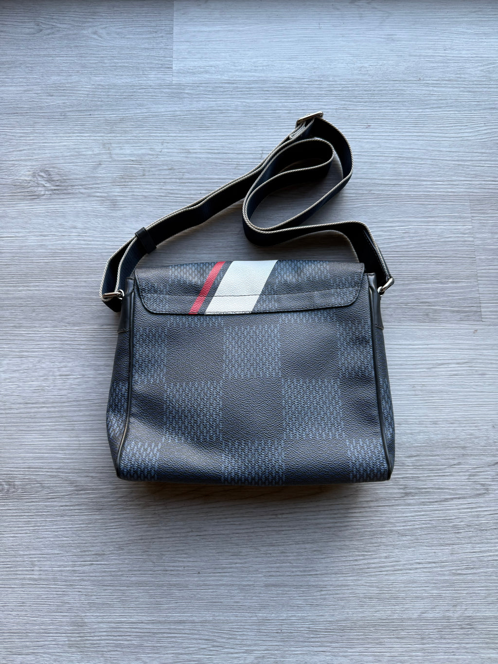 Louis Vuitton district pm 2017 America’s cup (Damien cobalt latitude)