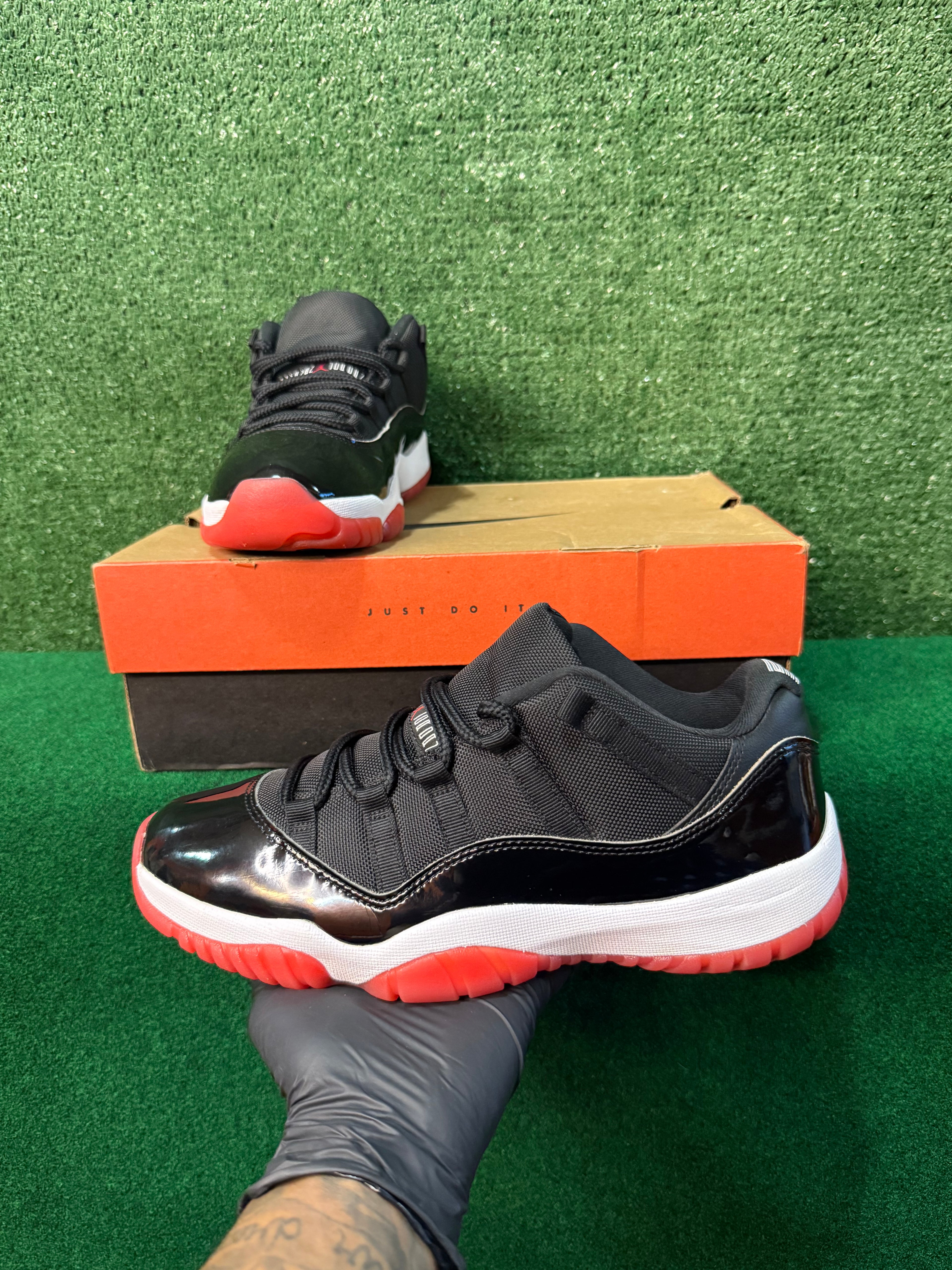 JORDAN 11 RETRO LOW BRED (2025)