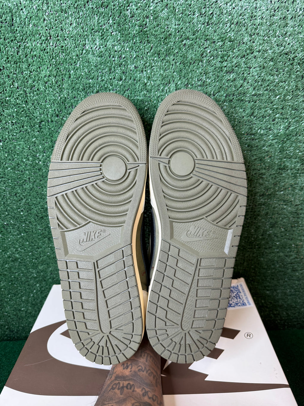 JORDAN 1 RETRO LOW OG SP ‘TRAVIS SCOTT MEDIUM OLIVE’