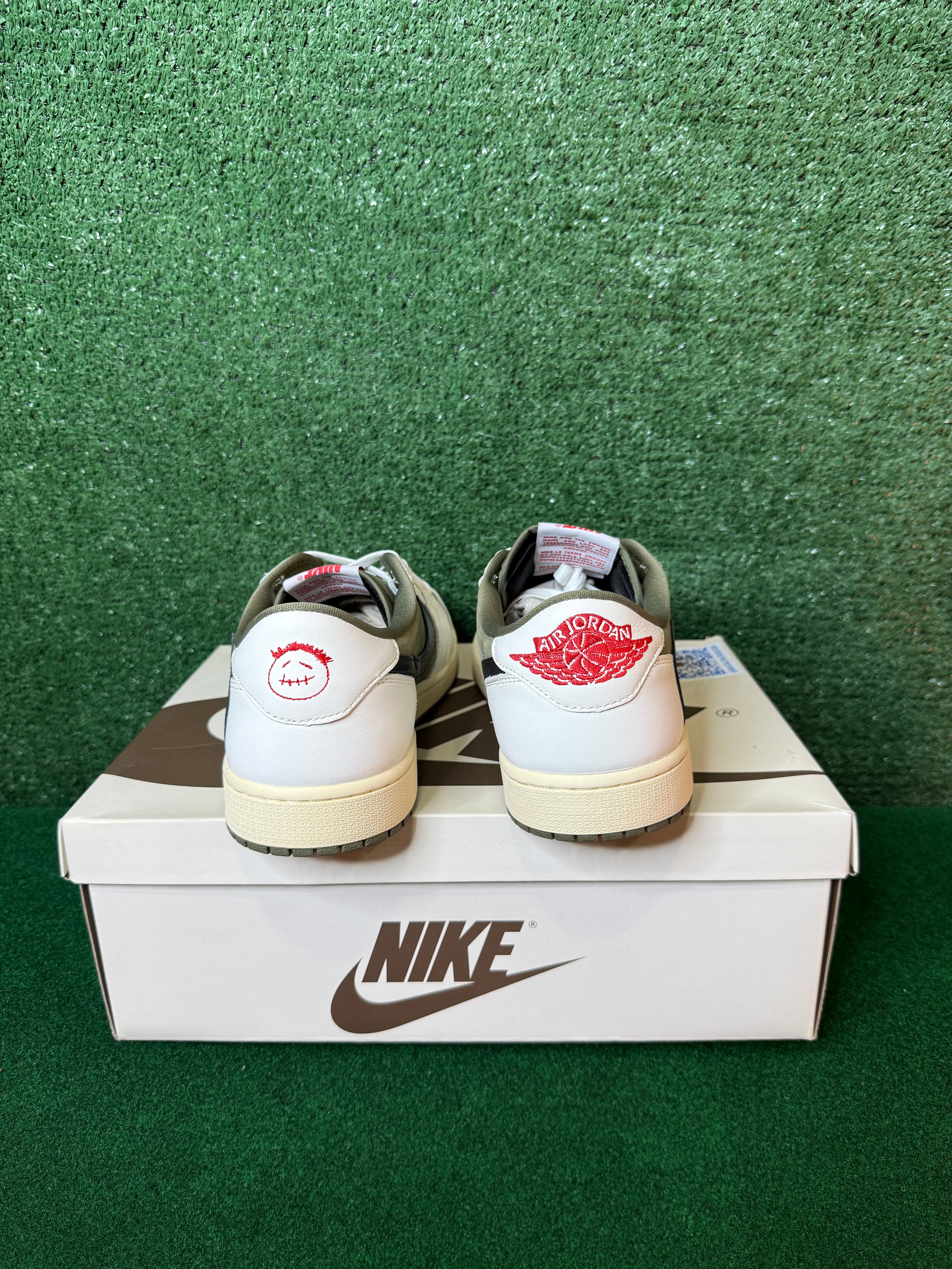 JORDAN 1 RETRO LOW OG SP ‘TRAVIS SCOTT MEDIUM OLIVE’