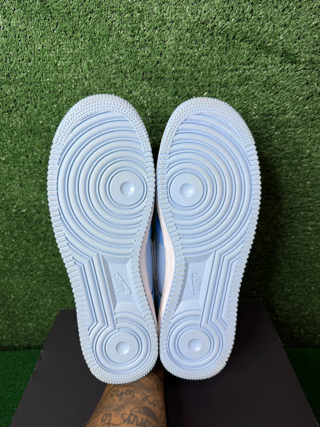 NIKE AIR FORCE 1 LOW ‘07 LV8 ‘PHYCHIC BLUE WHITE PATENT’