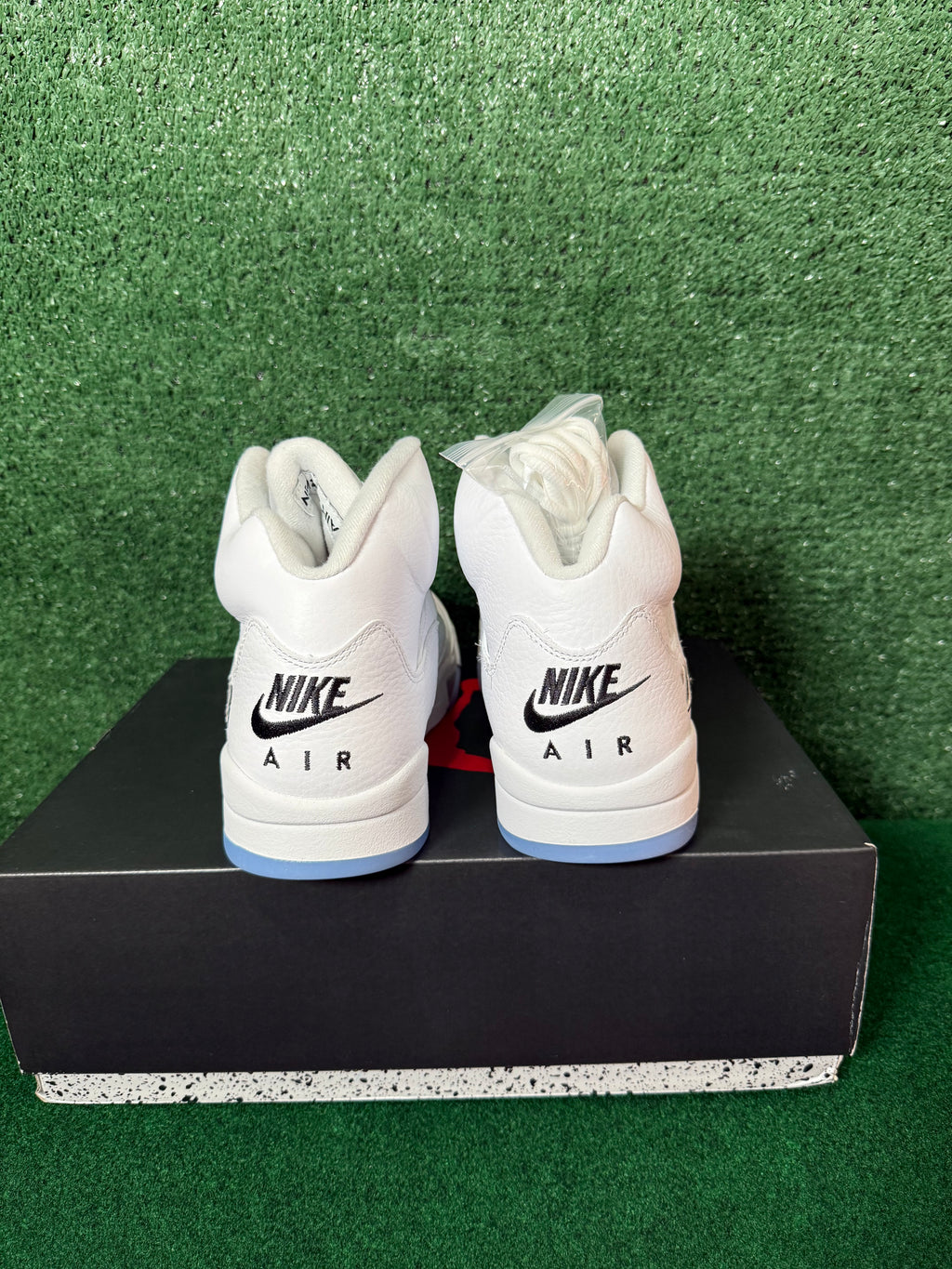JORDAN 5 RETRO WHITE METALLIC (2026)
