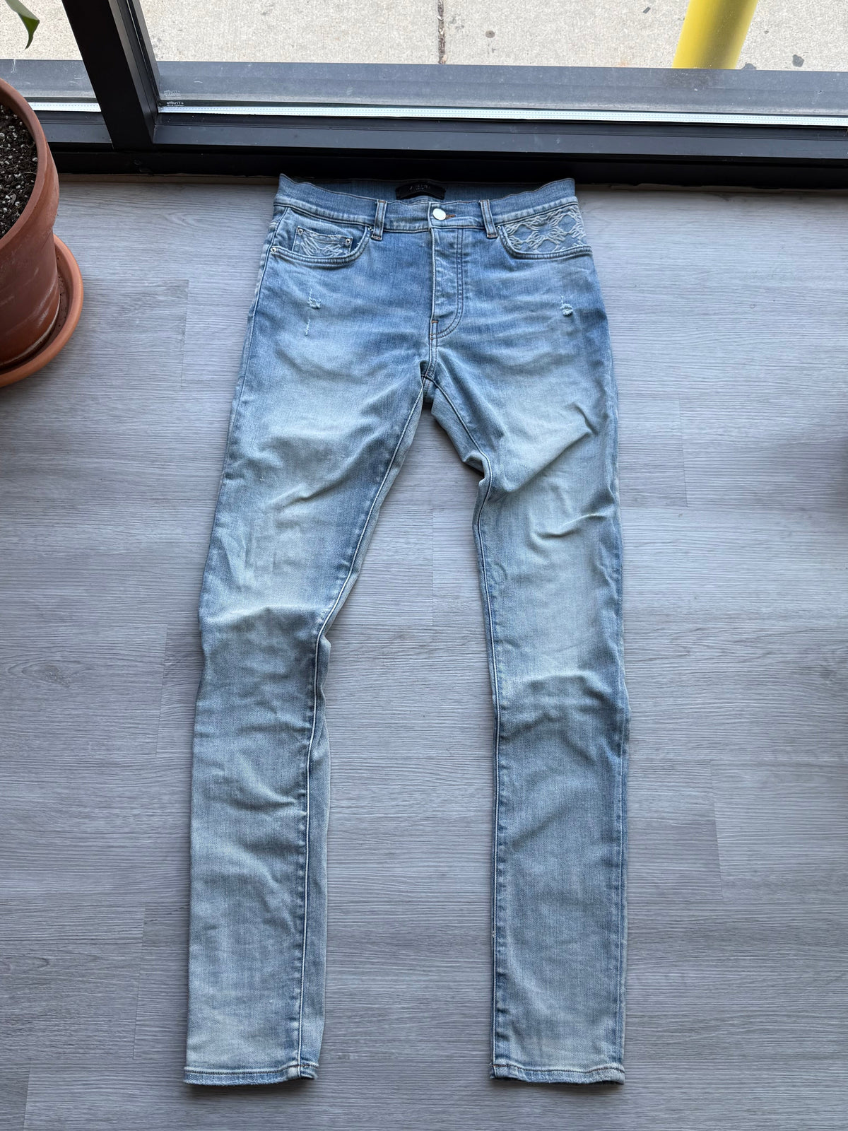 Amiri denim jeans/ Amiri embroidered