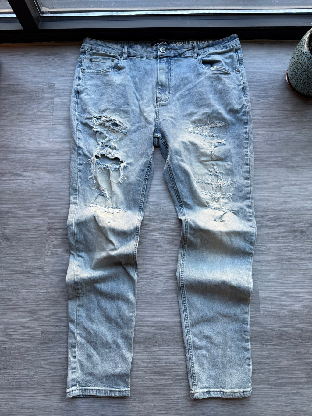 serenade Distressed blue jeans