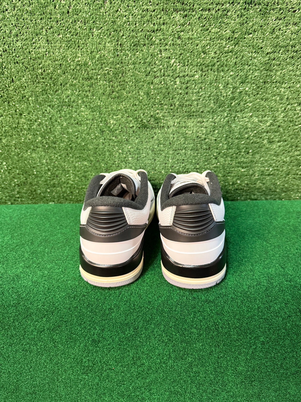 JORDAN 2/3 WHITE BLACK