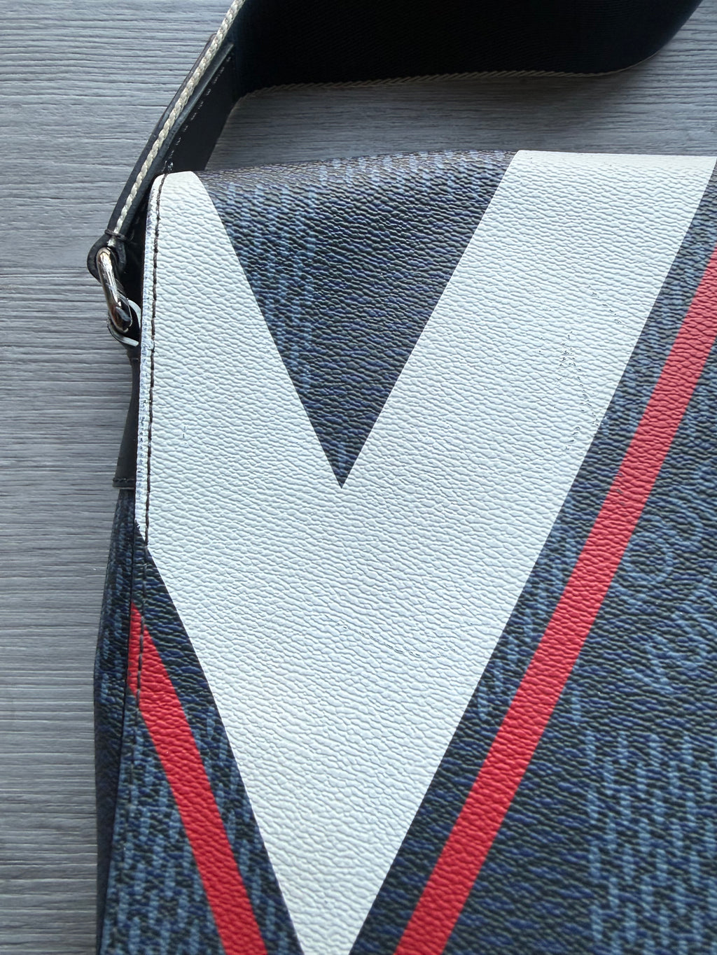 Louis Vuitton district pm 2017 America’s cup (Damien cobalt latitude)