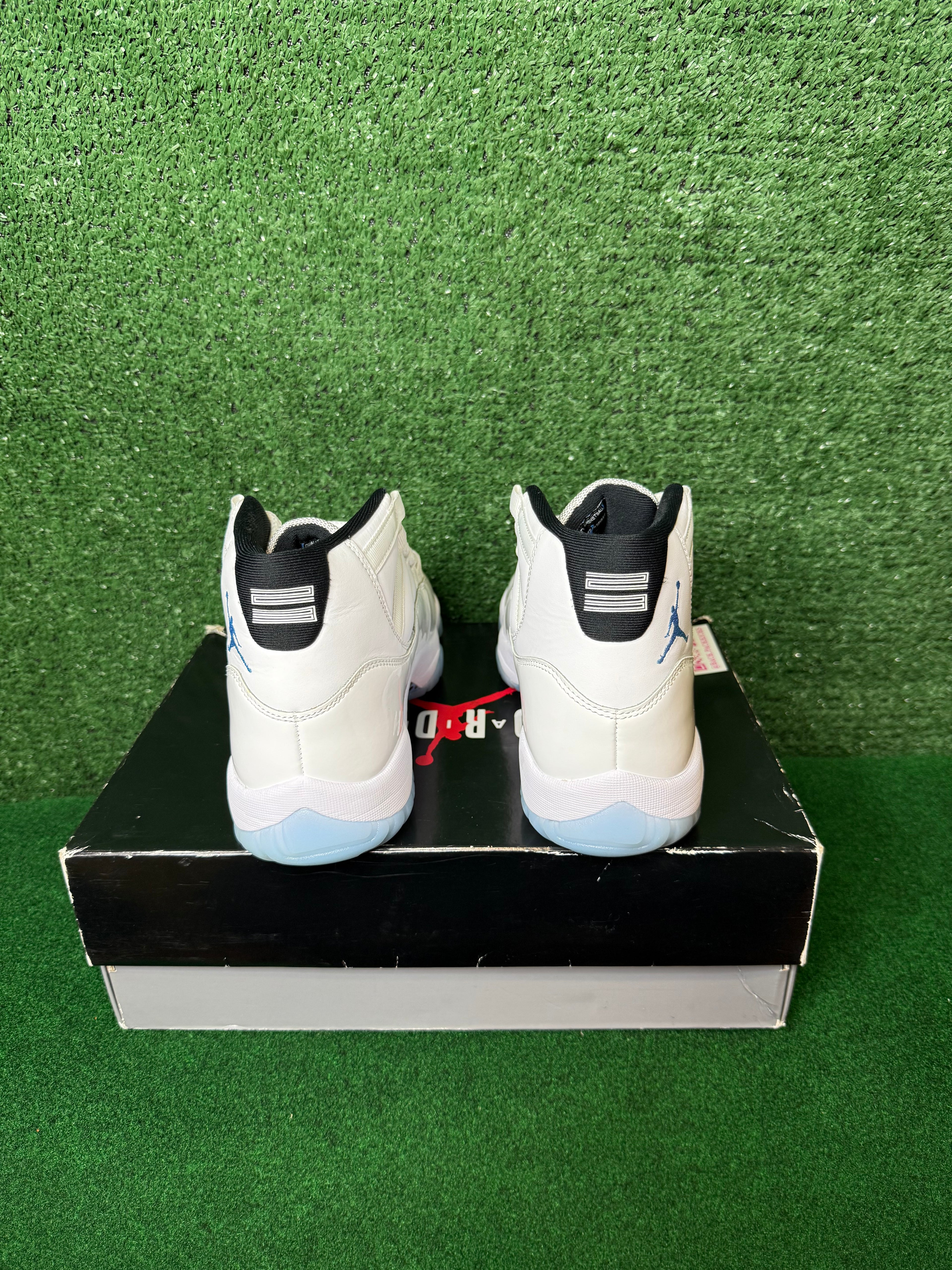 Jordan 11 RETRO LEGEND BLUE (2024)