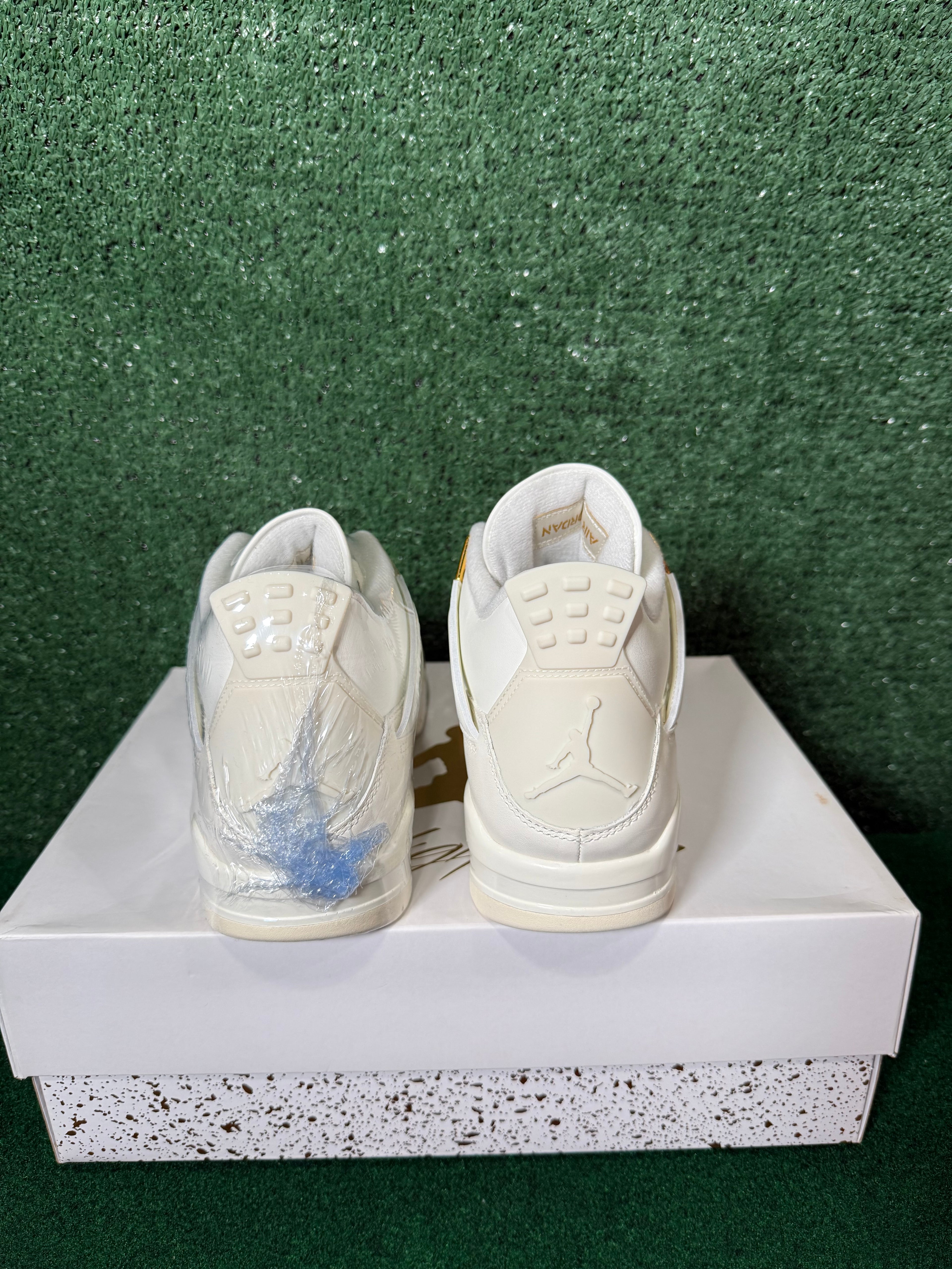 JORDAN 4 RETRO METALLIC GOLD (WOMEN’S)