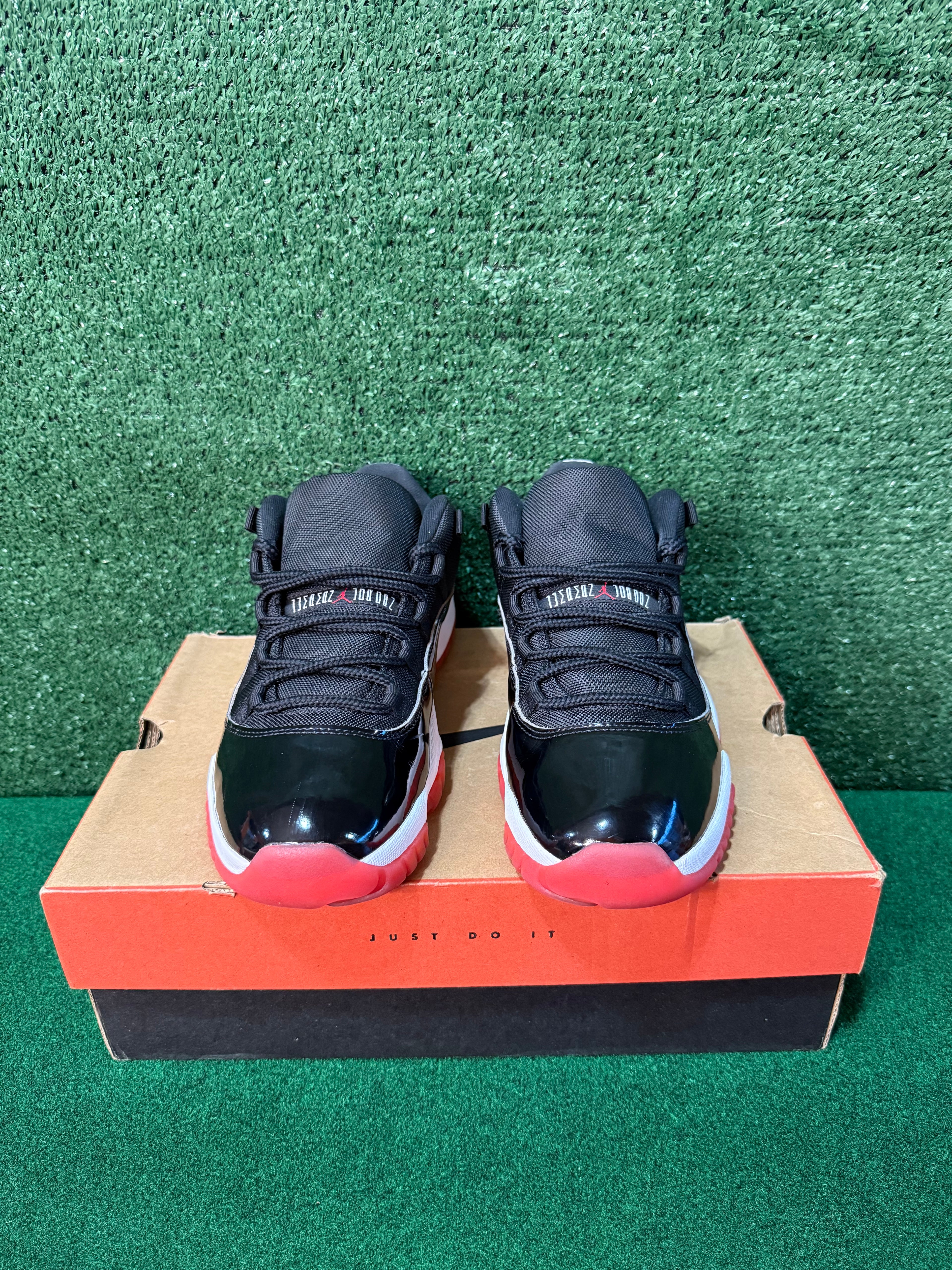 JORDAN 11 RETRO LOW BRED (2025)