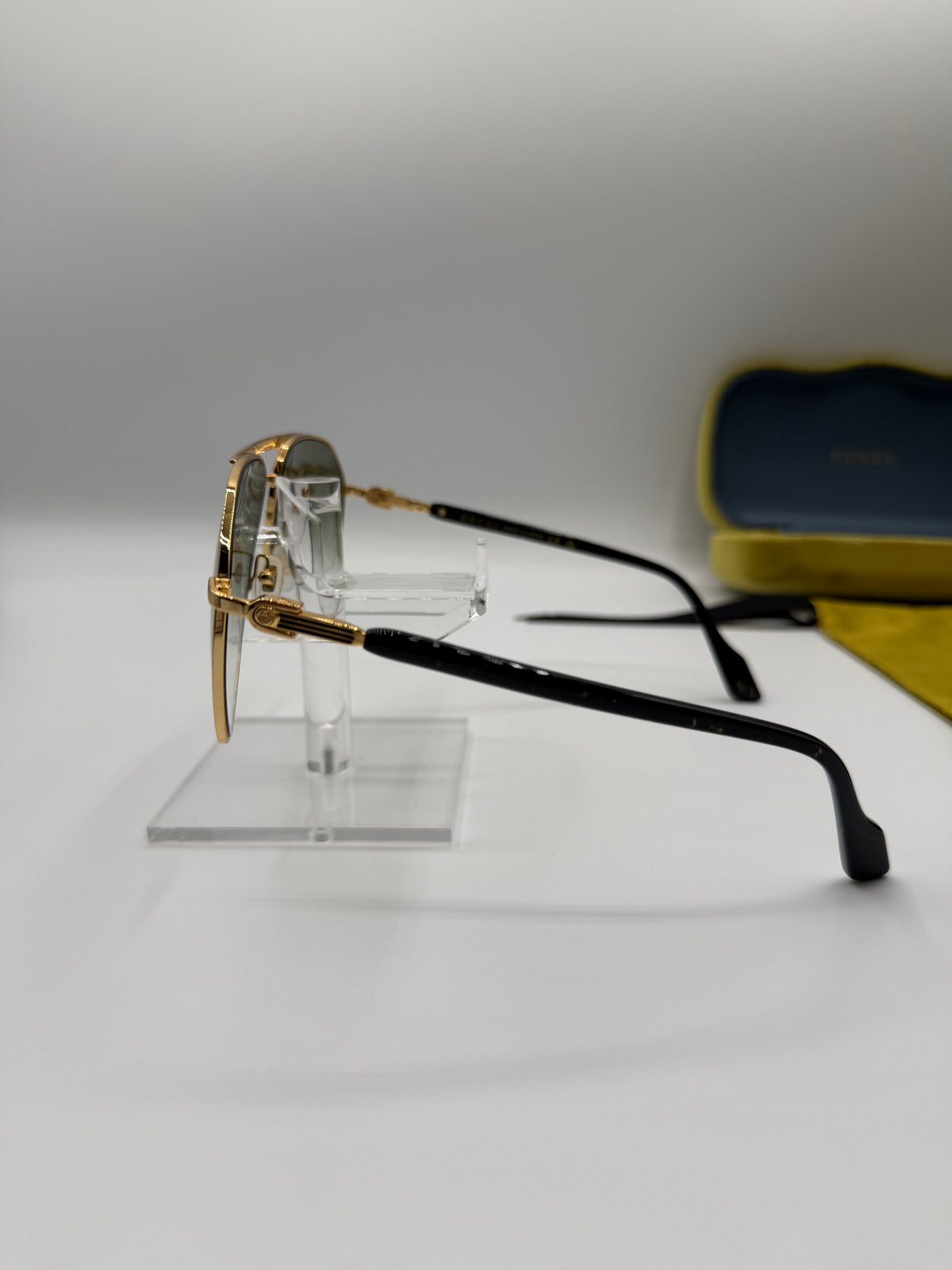 Gucci gold/green pilot sunglasses ￼