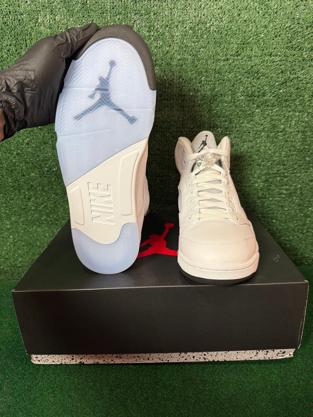 JORDAN 5 RETRO WHITE METALLIC (2026)