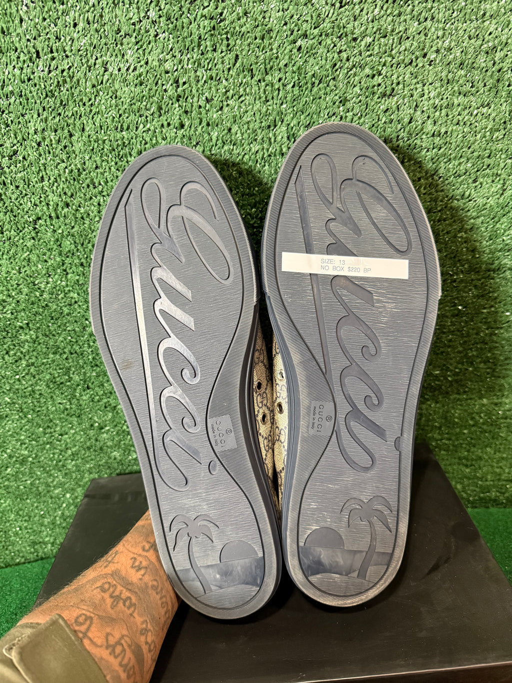 GUCCI GG SUPREME LOW ‘BEIGE EBONY’