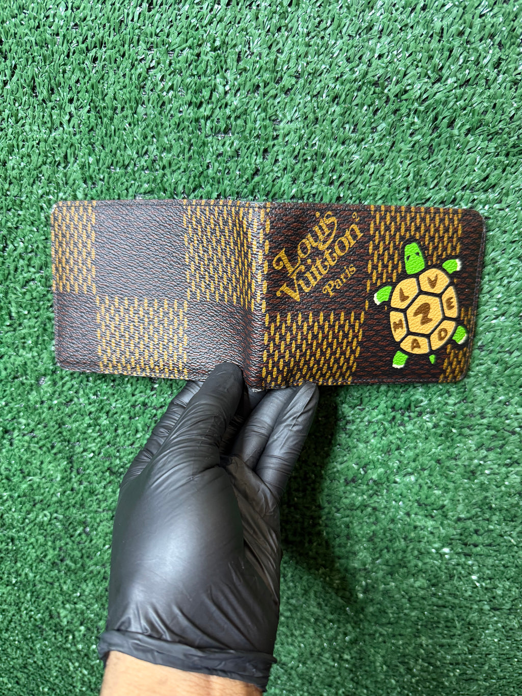 Louis Vuitton Damier ebene giant brown Louis Vuitton x nigo multiple wallet