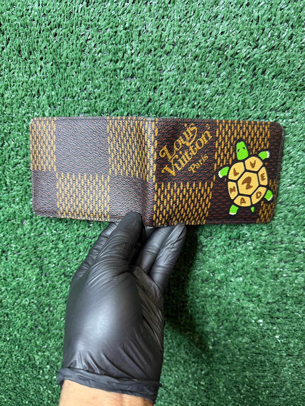 Louis Vuitton Damier ebene giant brown Louis Vuitton x nigo multiple wallet