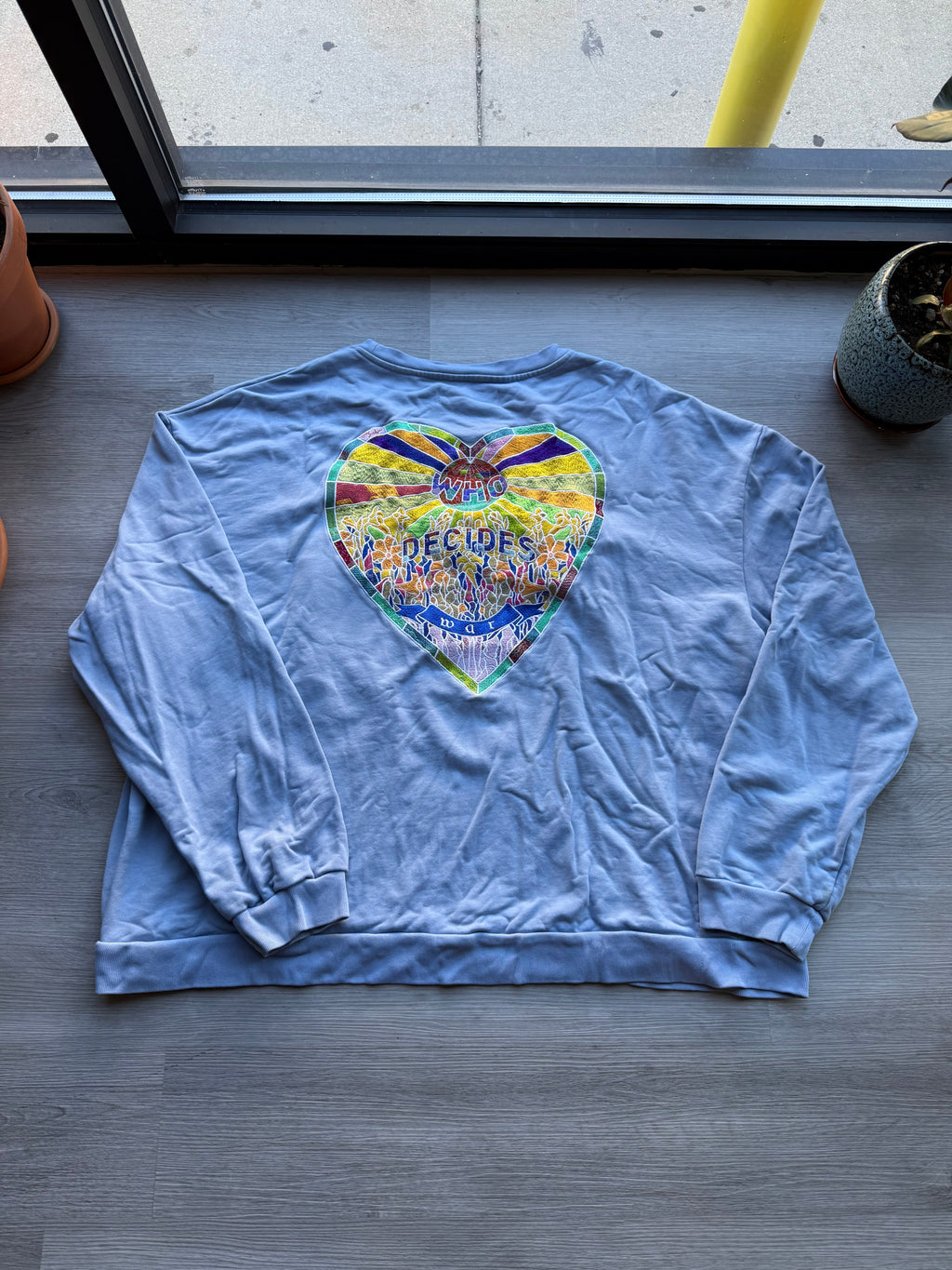 Who decides war “underwater beach” embroidered crewneck sweatshirt