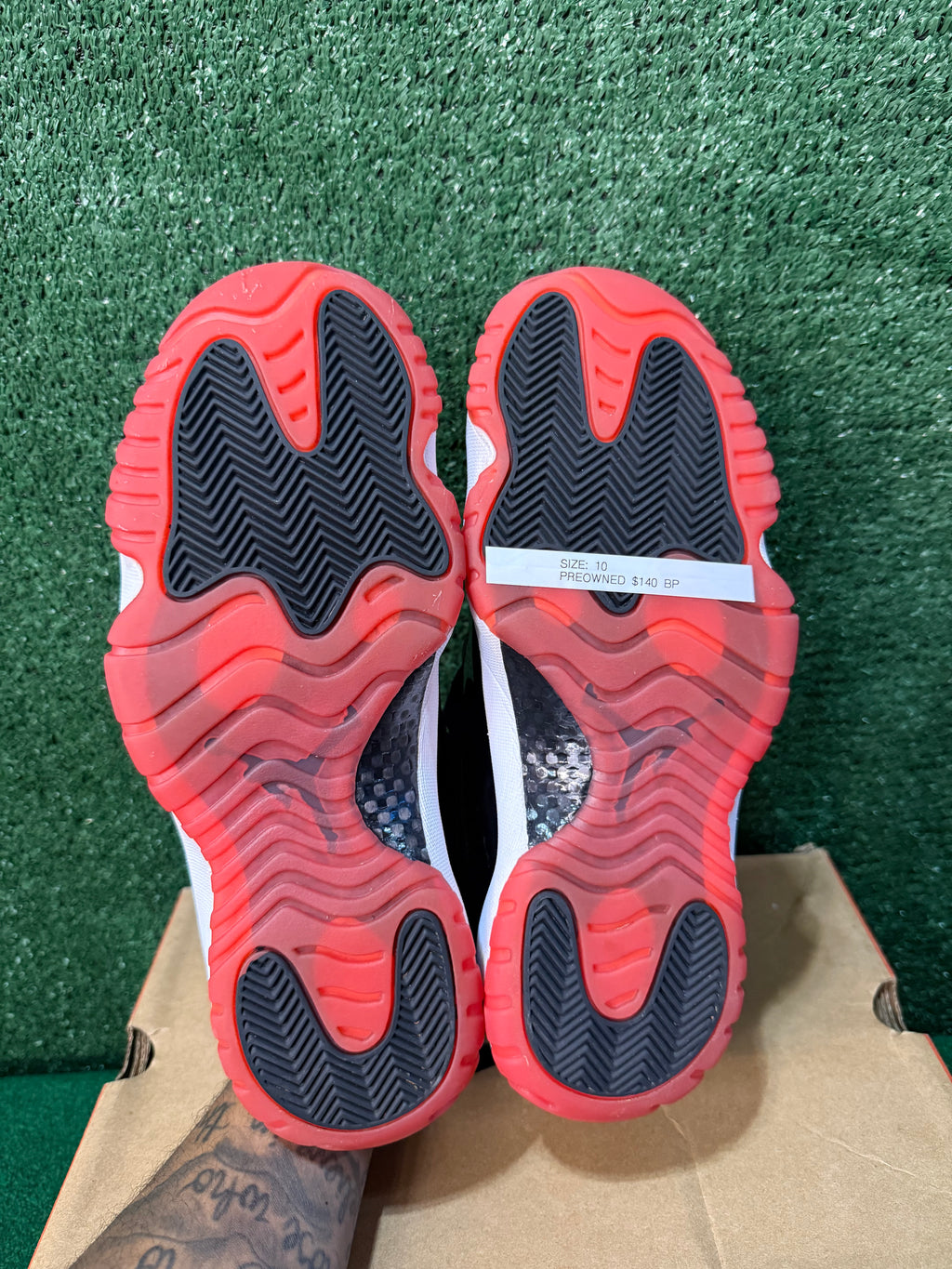 JORDAN 11 RETRO LOW BRED (2025)