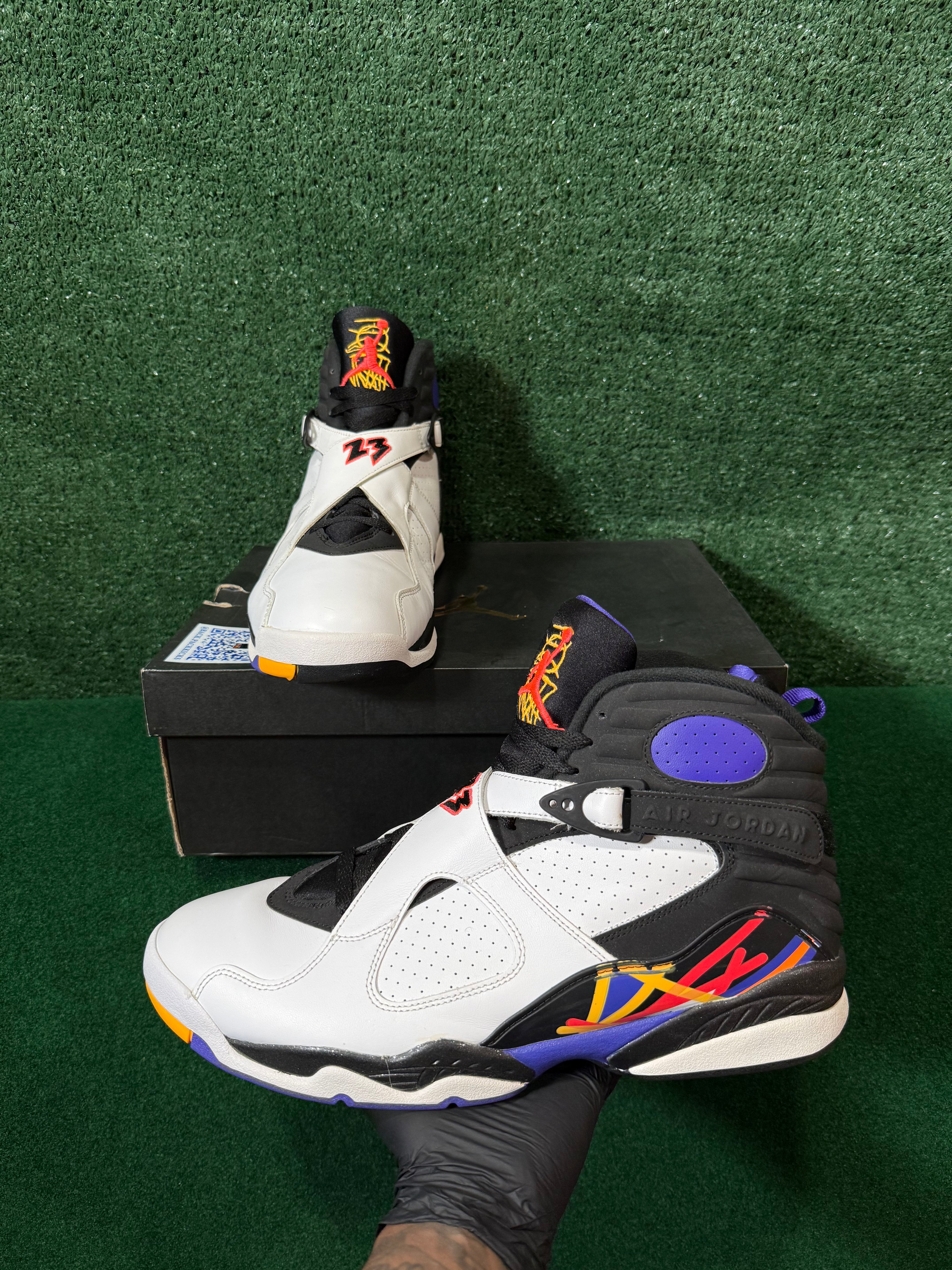 JORDAN 8 RETRO ‘THREE-PEAT’ (2015)