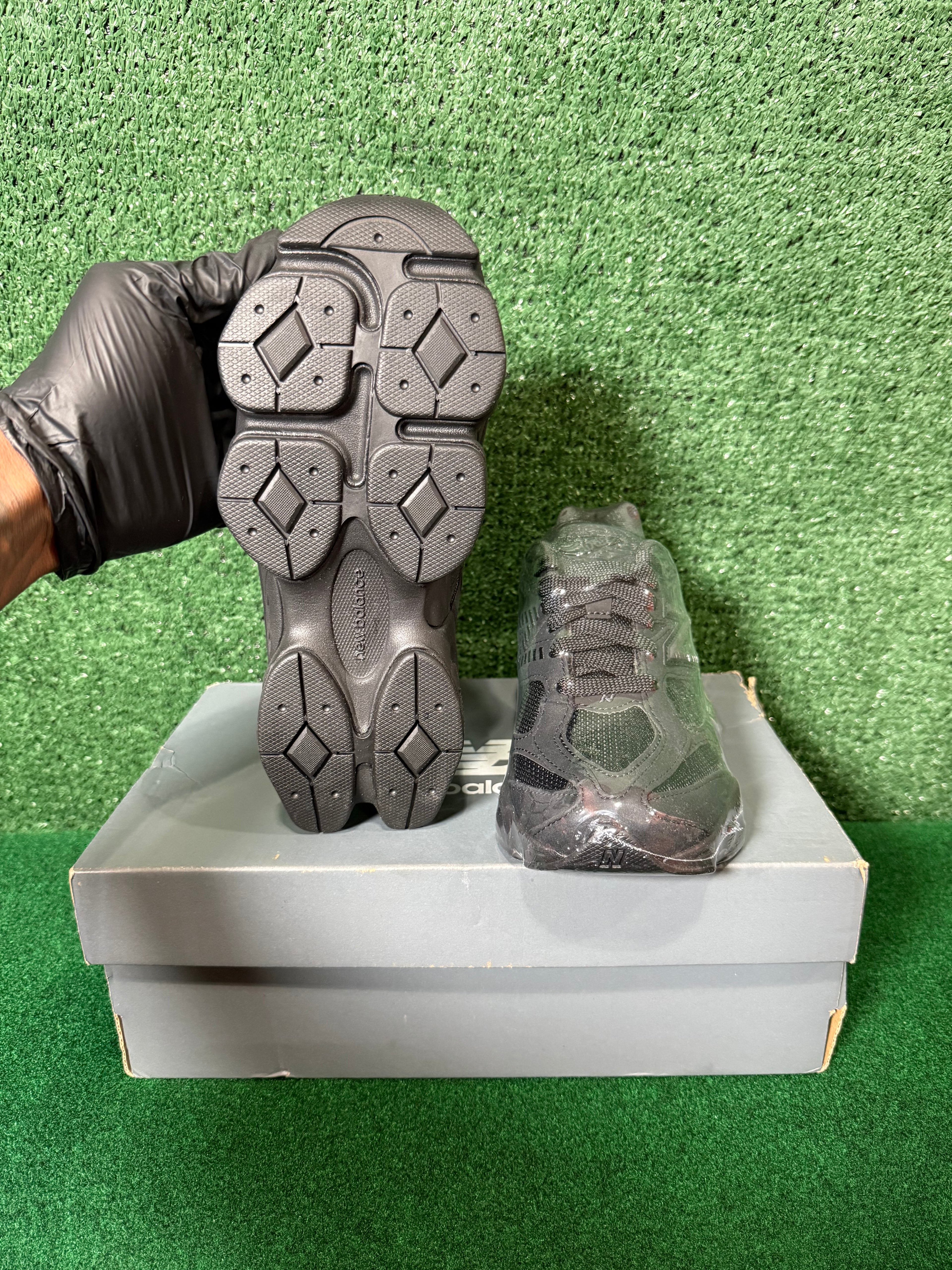 NEW BALANCE 9060 TRIPLE BLACK