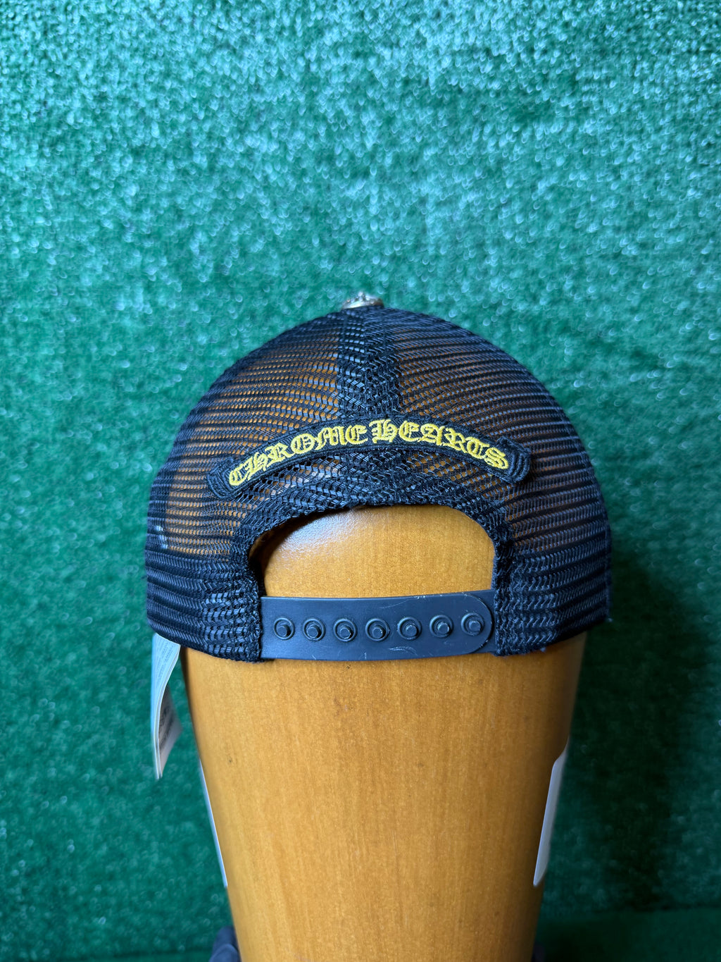 CHROME HEARTS PLUS CROSS SEAL STAMP TRUCKER HAT ‘BLACK’