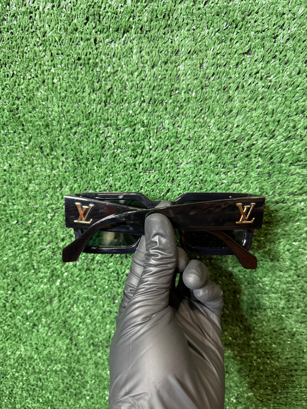 BLACK LOUIS VUITTON CLASH SQUARE SUNGLASSES